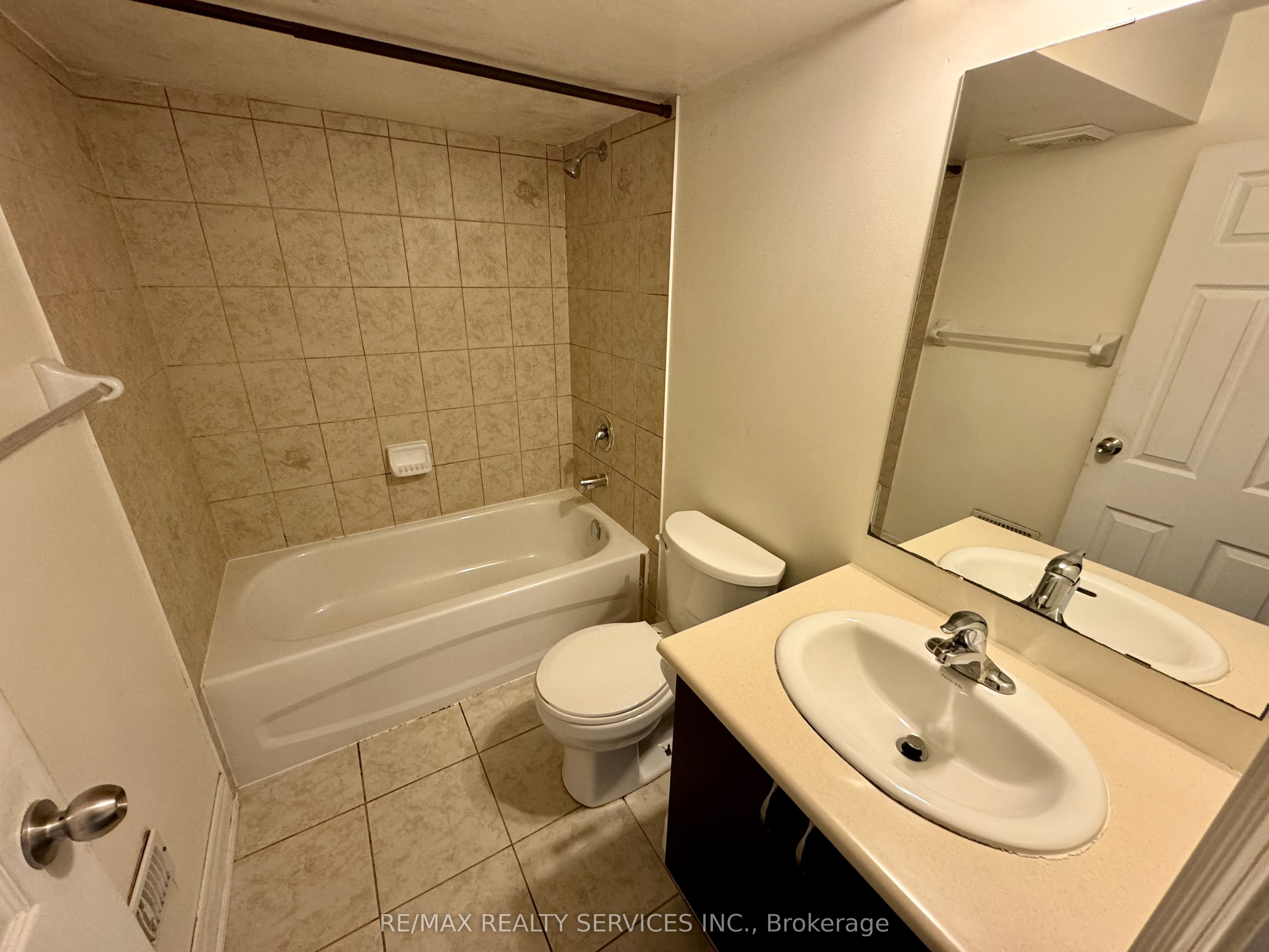 203 Sussexvale Dr Property Photo 11