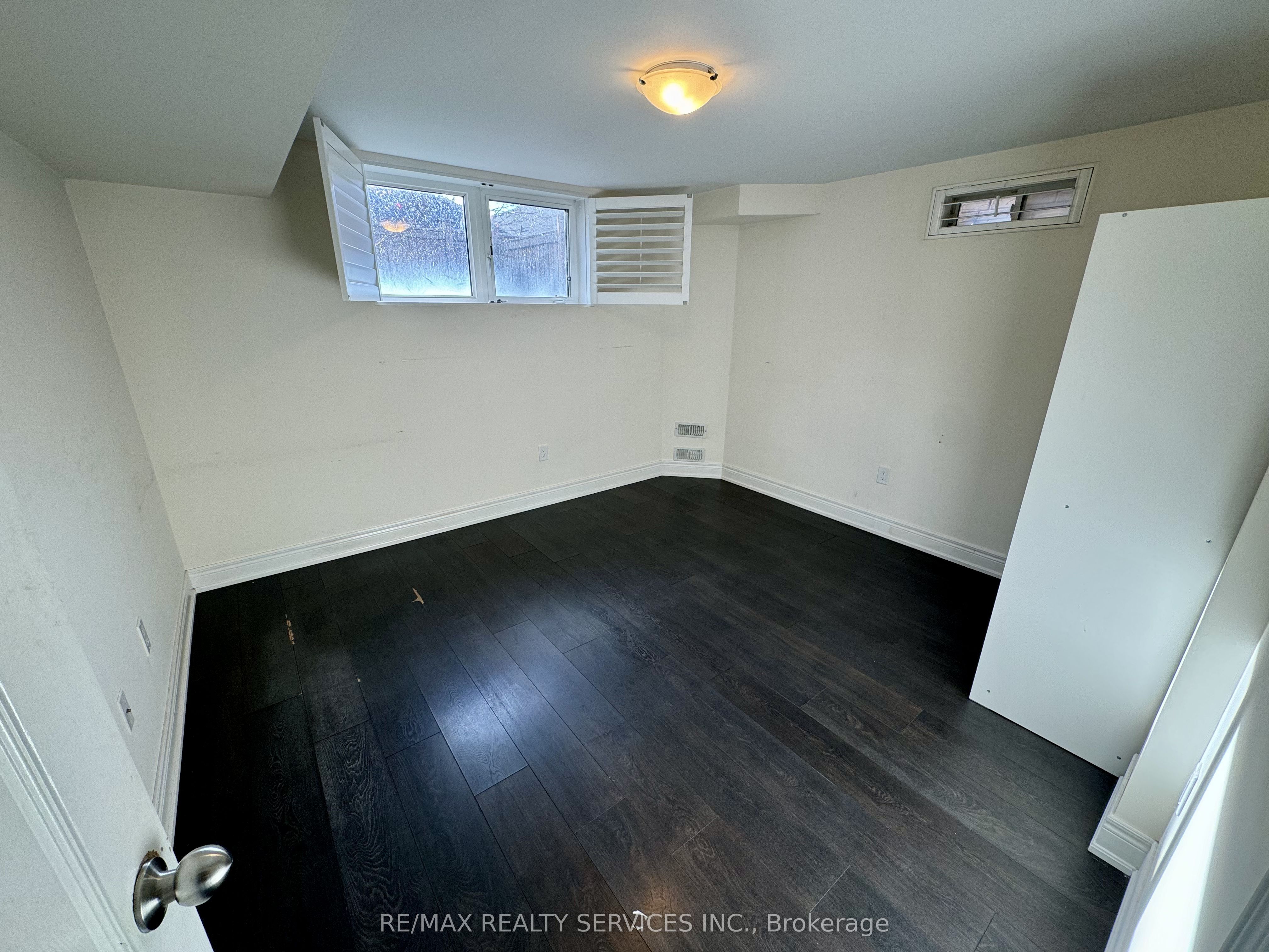 203 Sussexvale Dr Property Photo 13