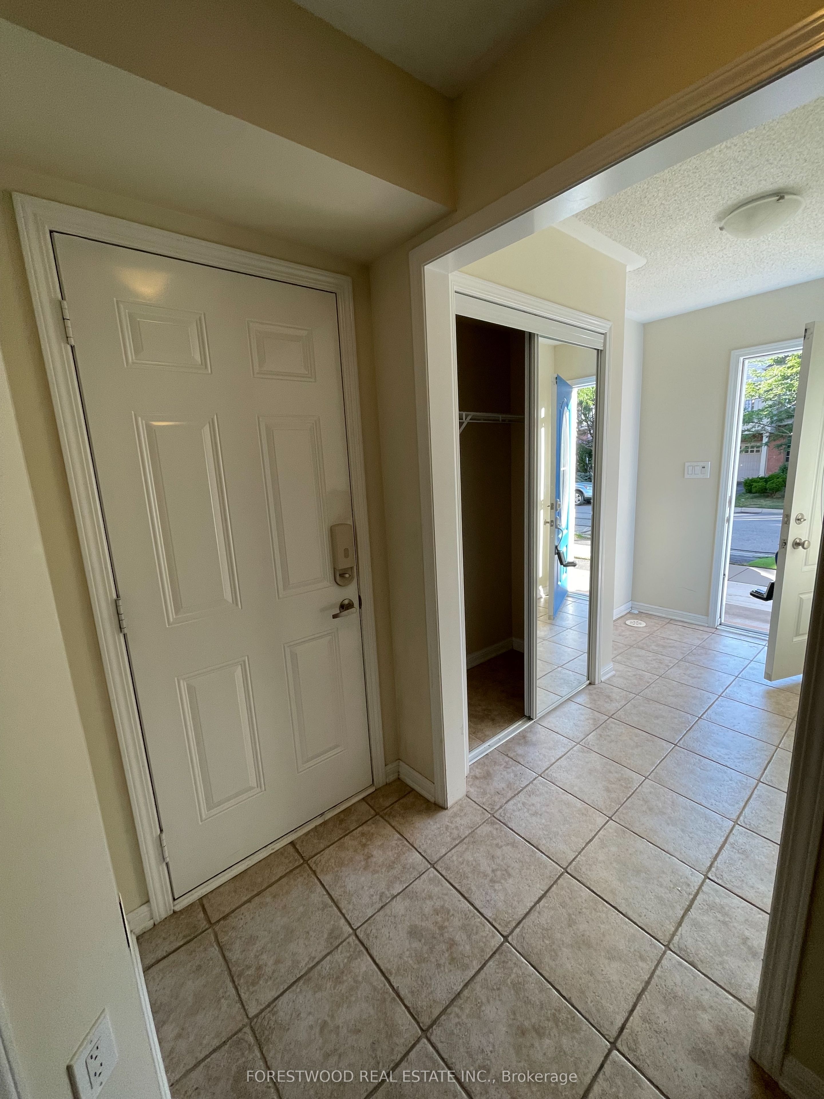 272 Wetenhall Lndg Property Photo 4