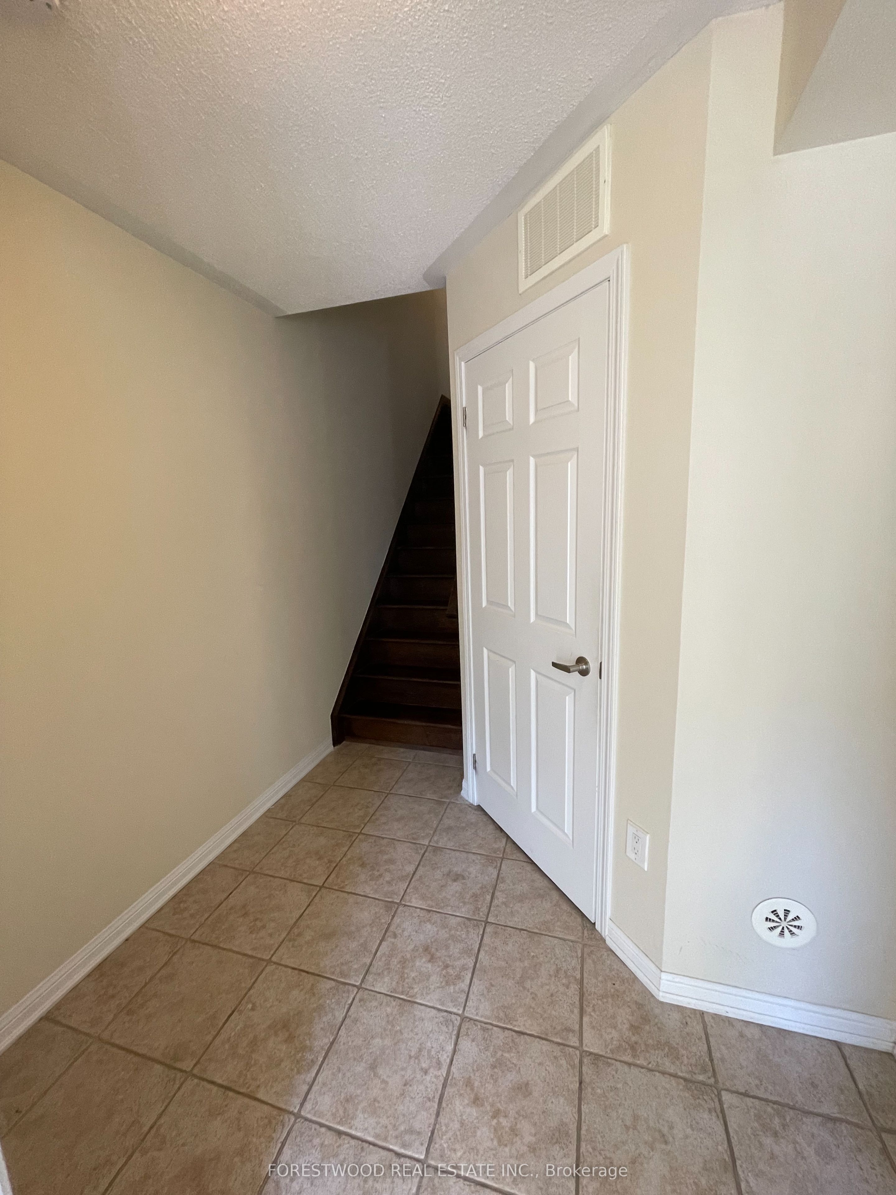 272 Wetenhall Lndg Property Photo 7