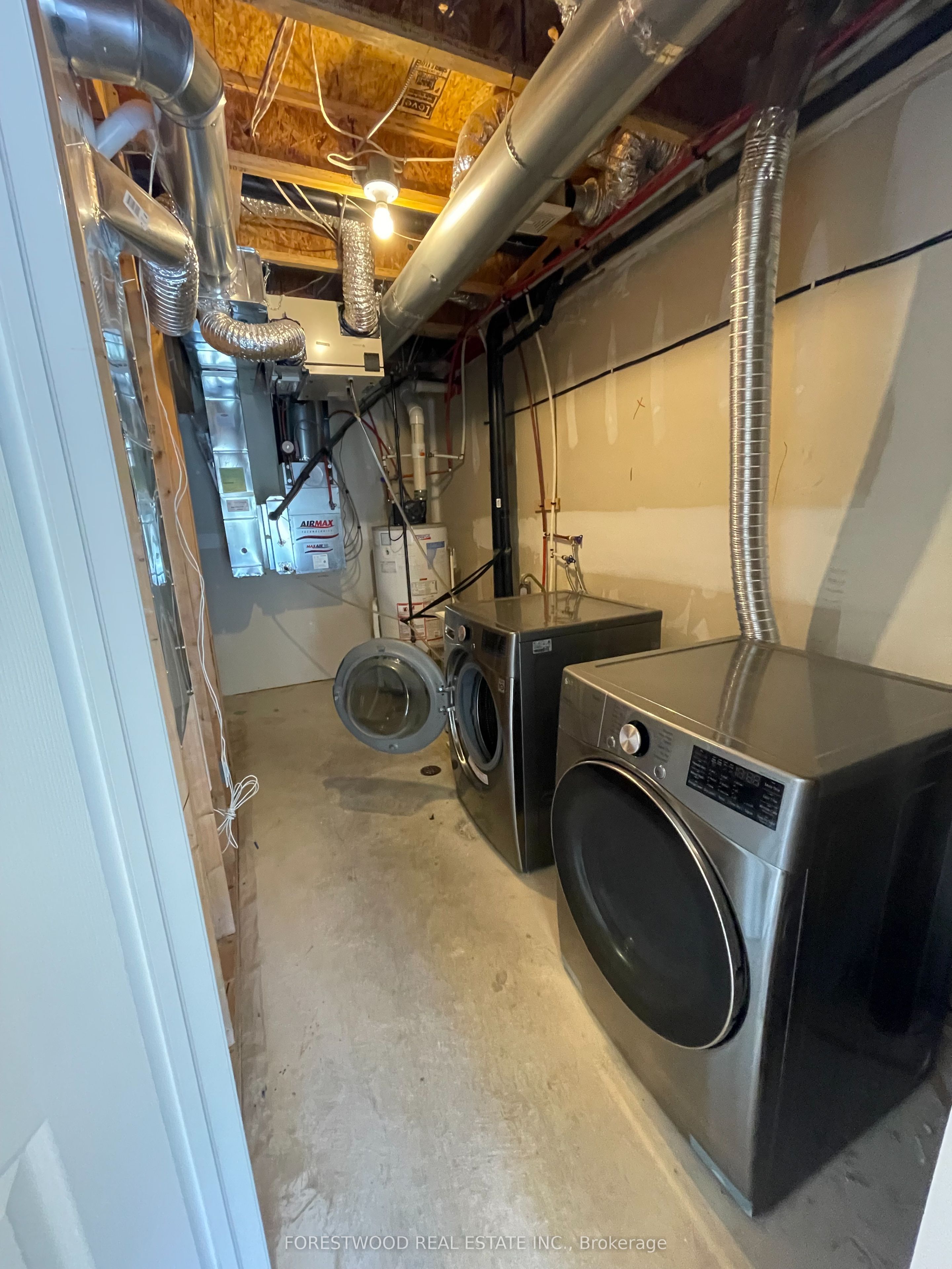 272 Wetenhall Lndg Property Photo 8