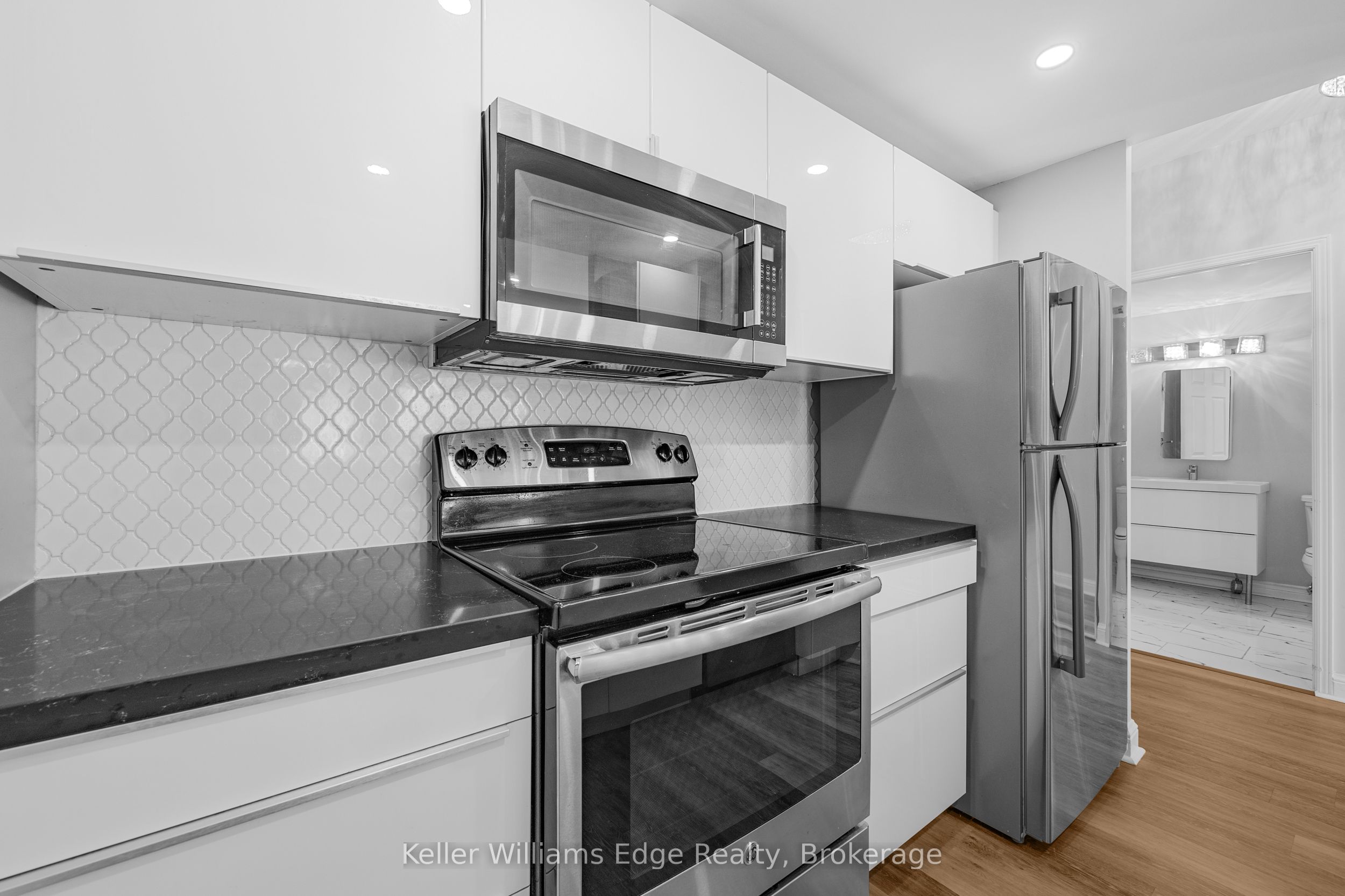 430 Pearl St Property Photo 6