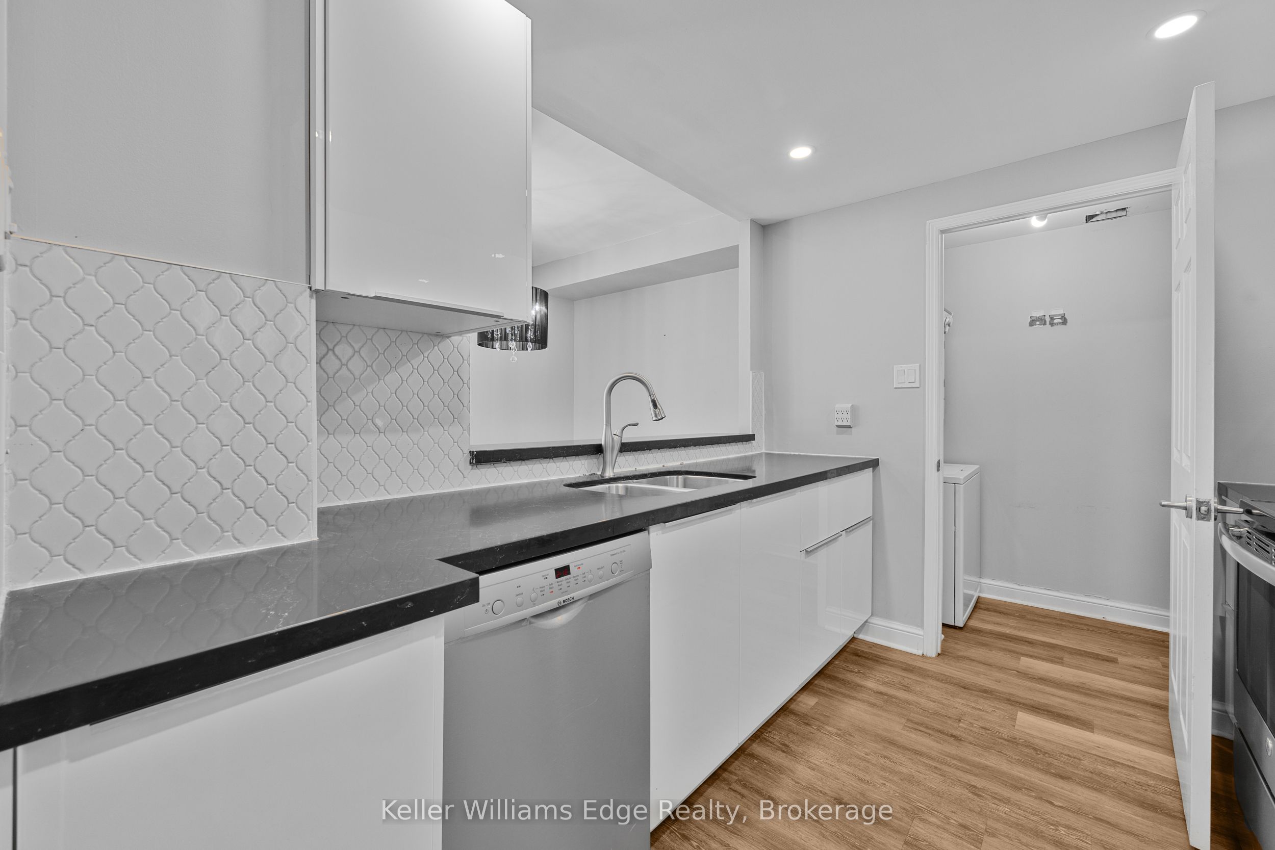 430 Pearl St Property Photo 7