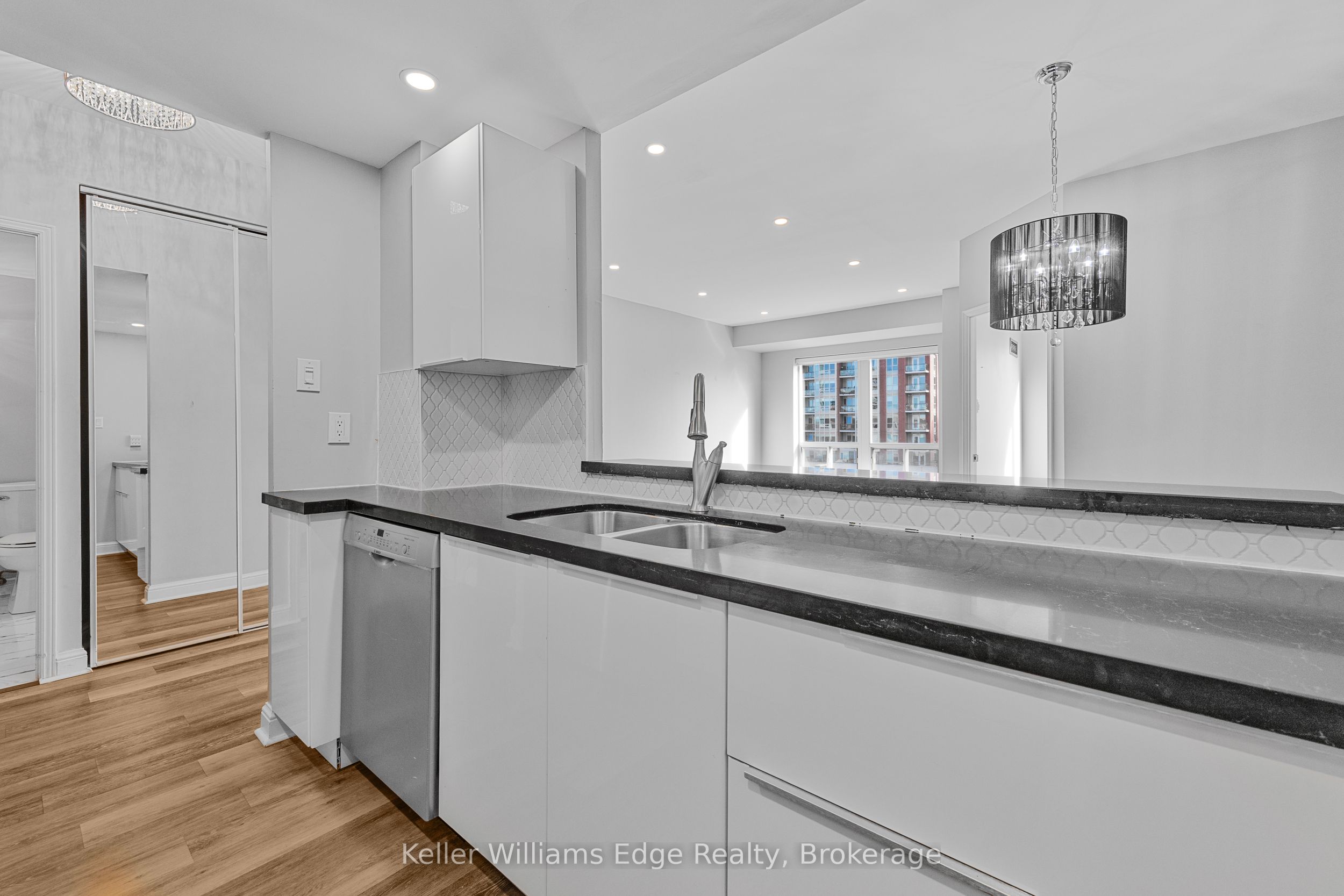 430 Pearl St Property Photo 8