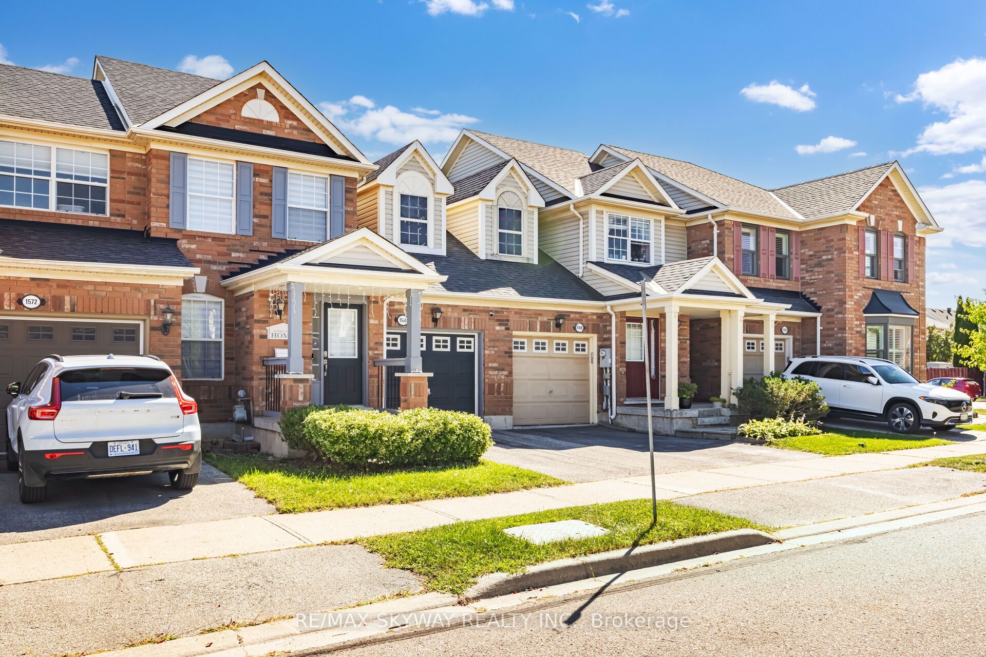 1570 Cartwright Cres Property Photo 5