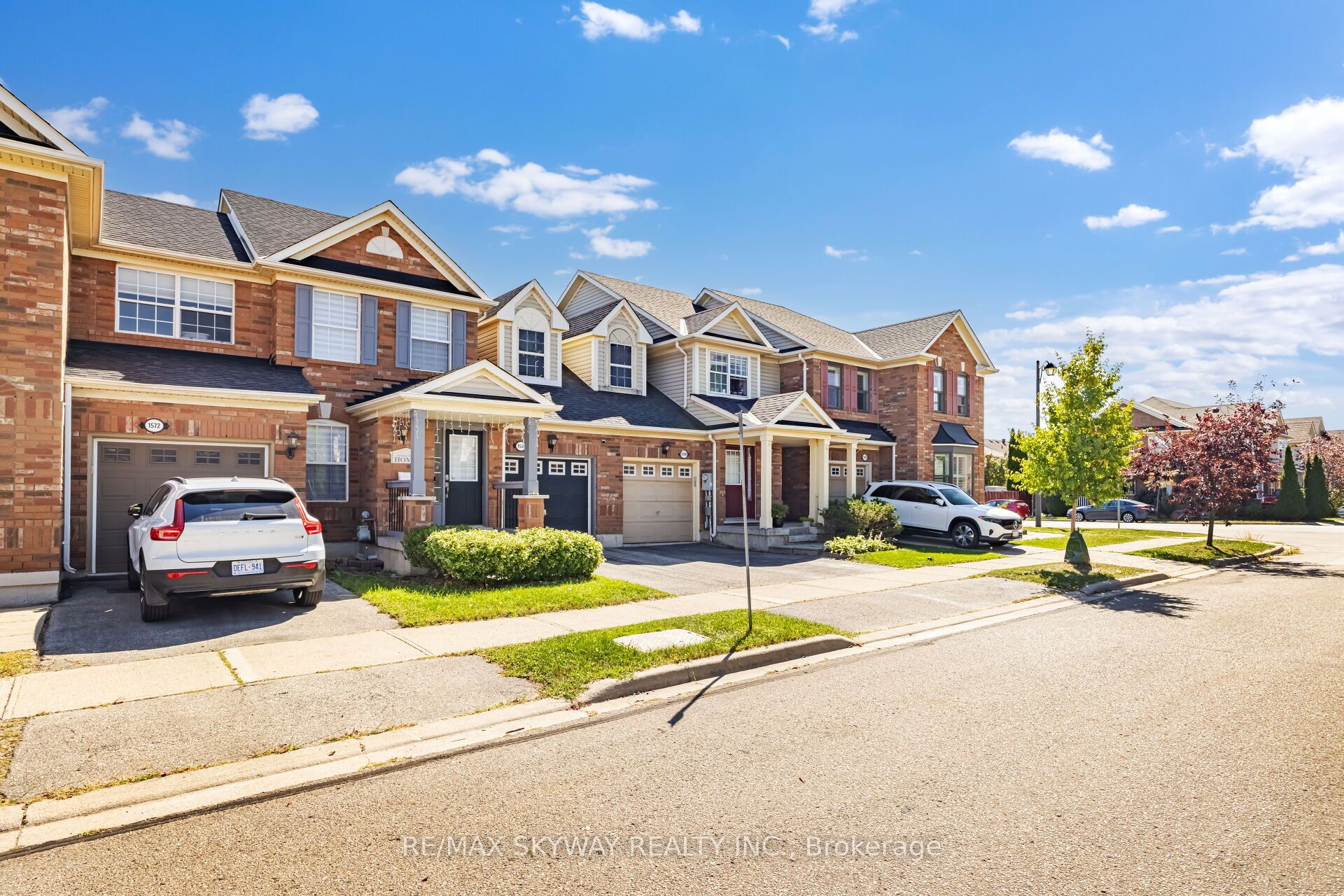 1570 Cartwright Cres Property Photo 6