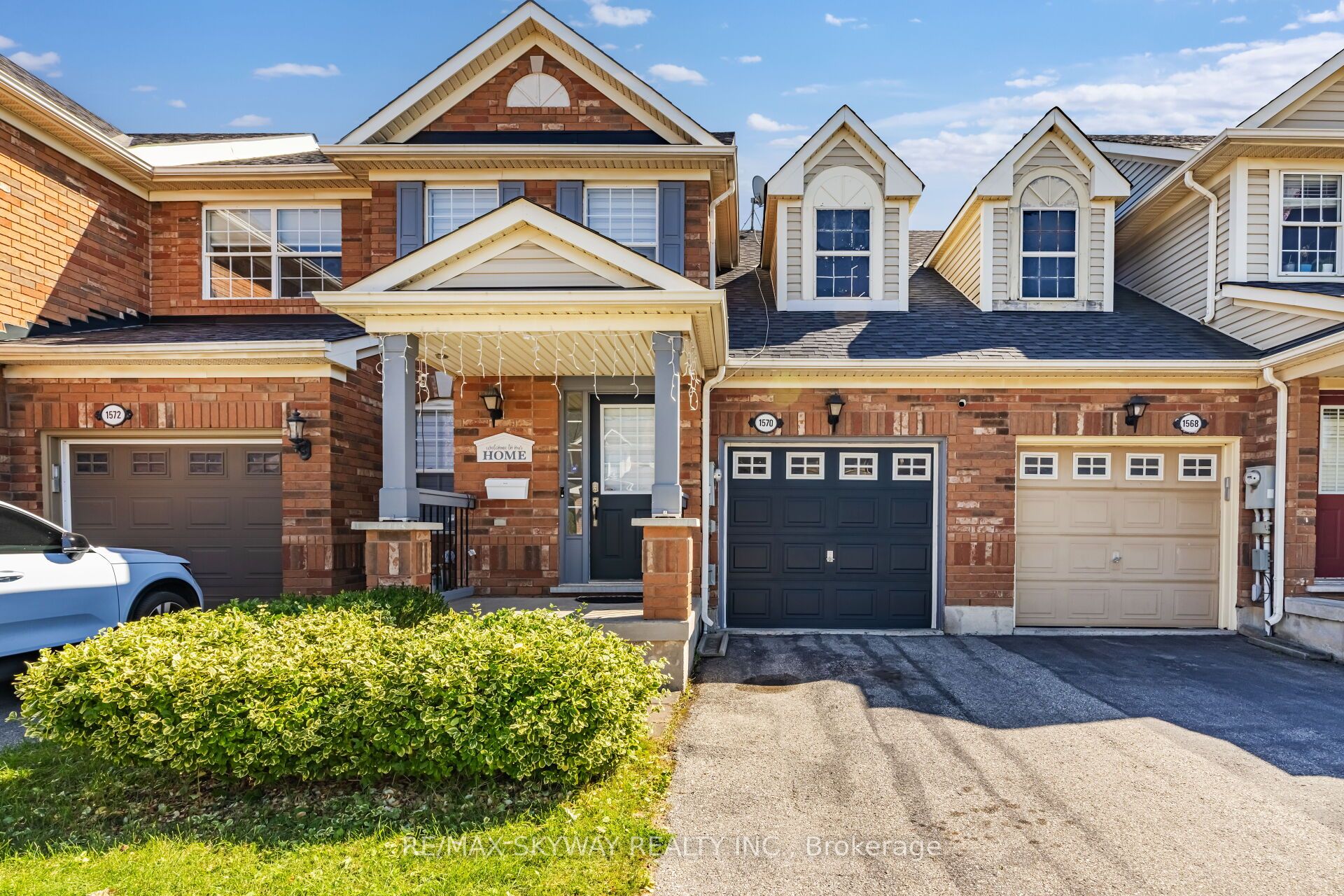 1570 Cartwright Cres Property Photo 7