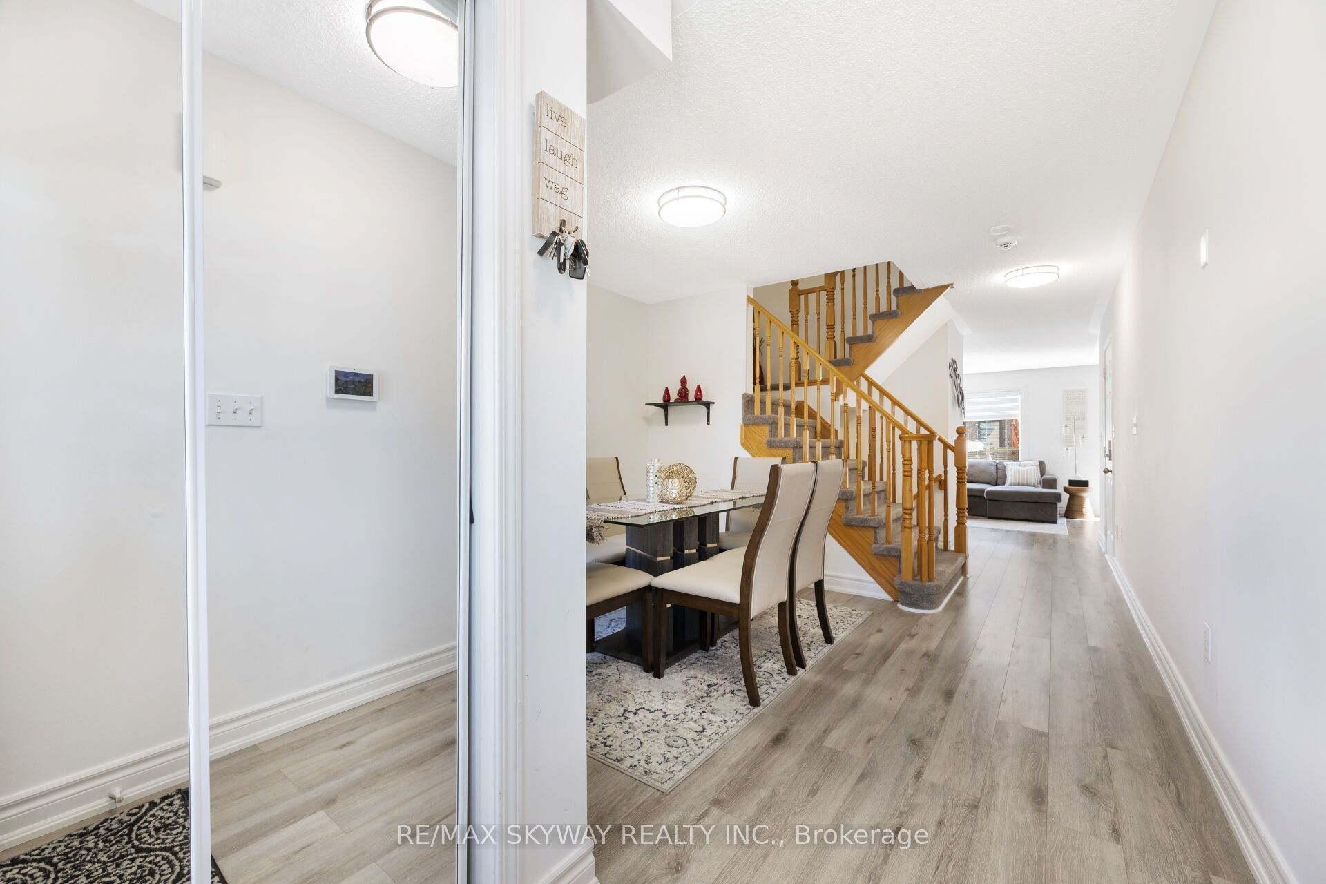 1570 Cartwright Cres Property Photo 10