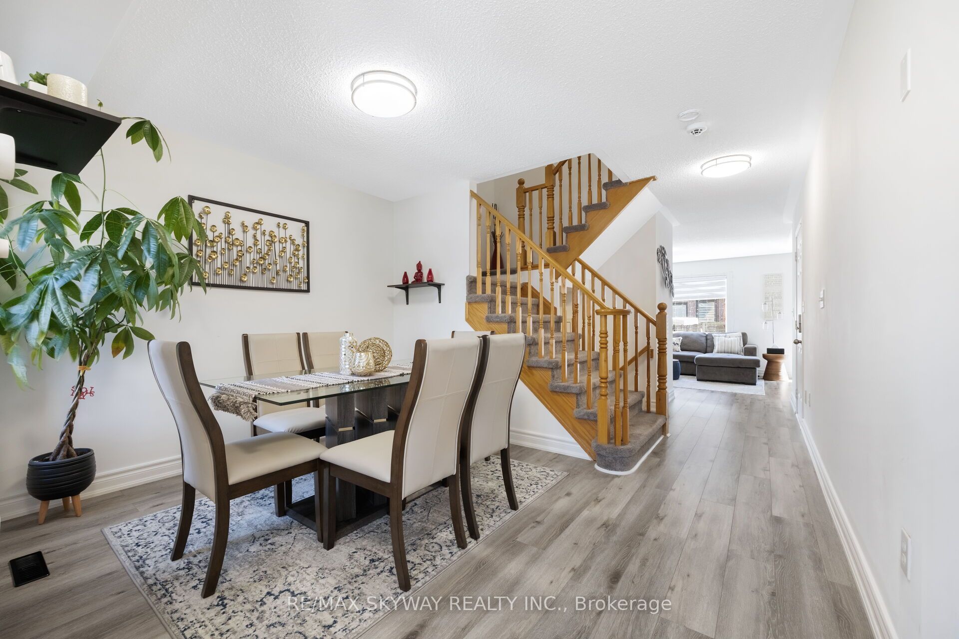 1570 Cartwright Cres Property Photo 11