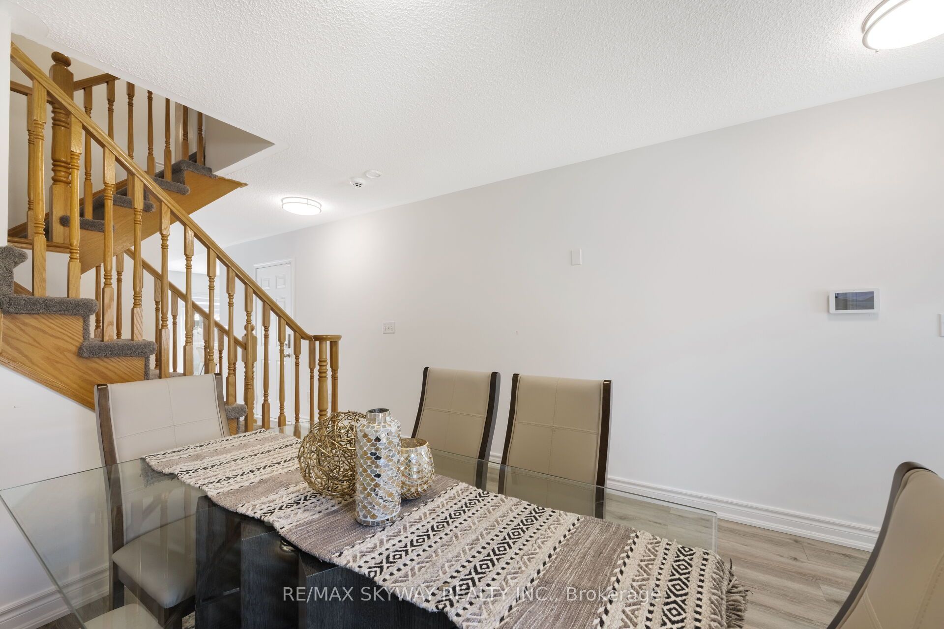 1570 Cartwright Cres Property Photo 14