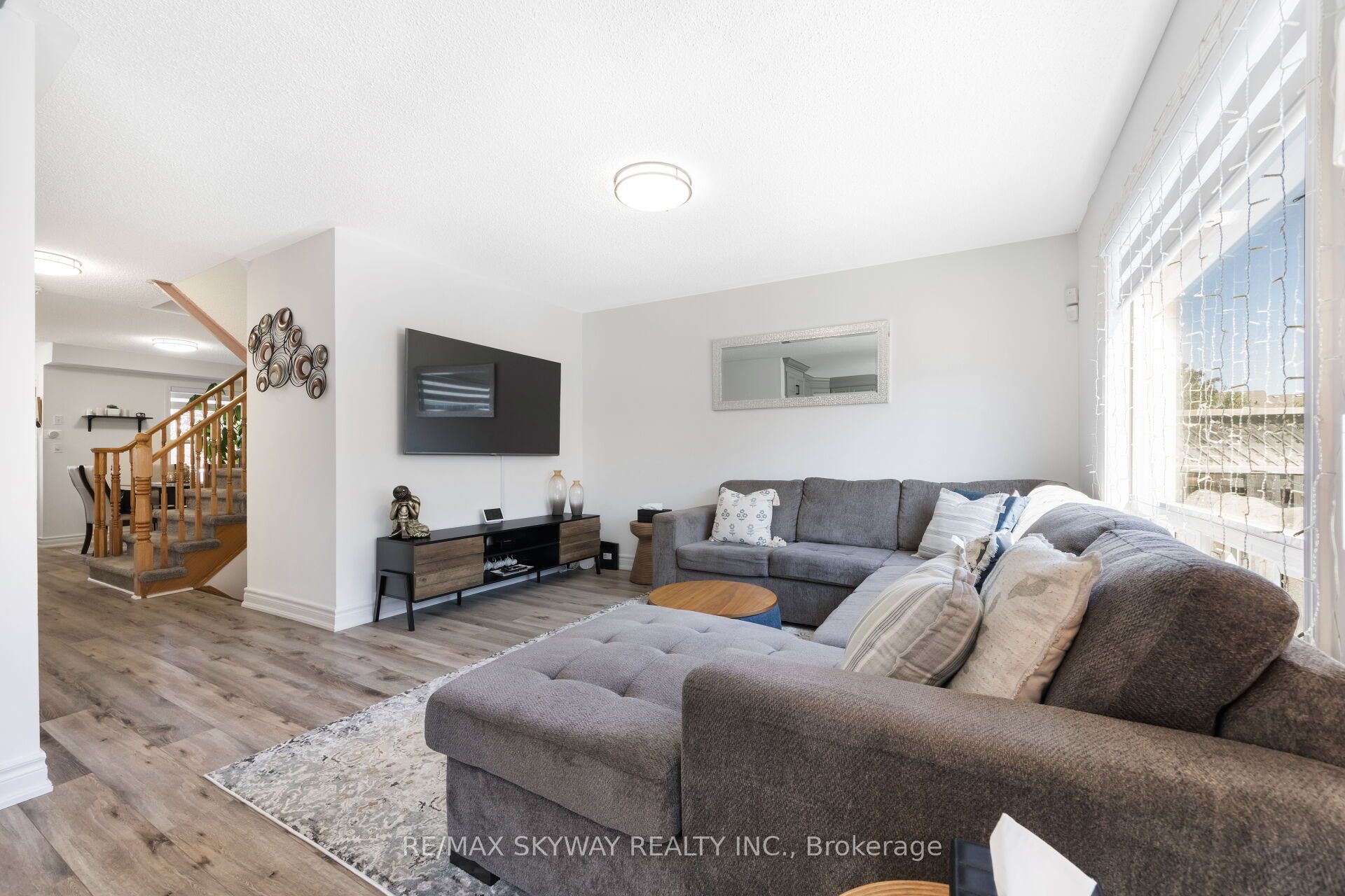 1570 Cartwright Cres Property Photo 16