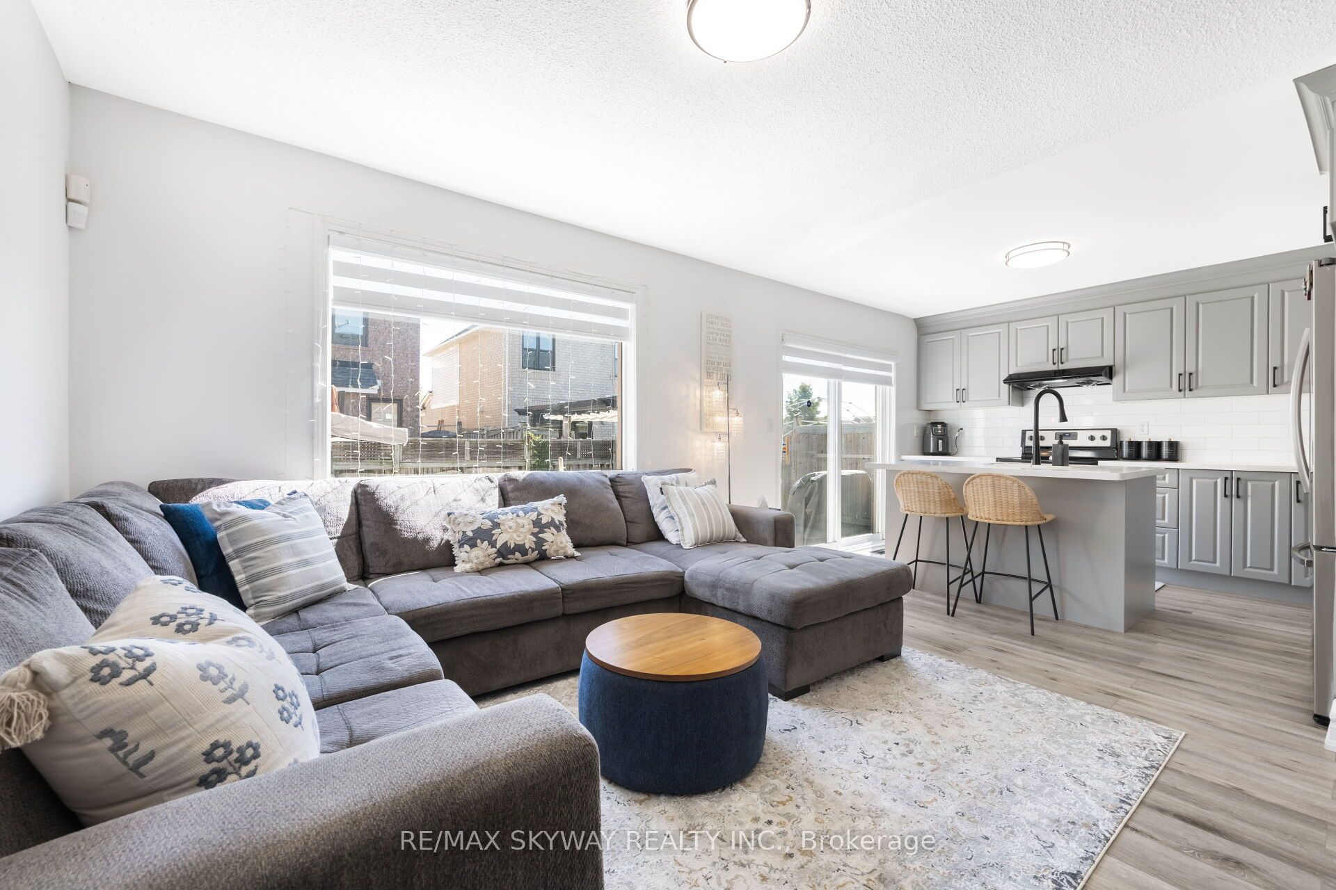 1570 Cartwright Cres Property Photo 17