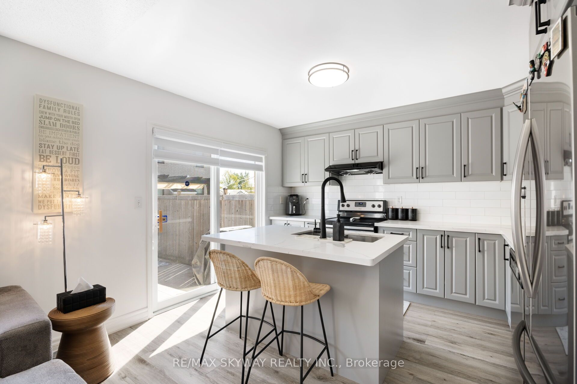 1570 Cartwright Cres Property Photo 19