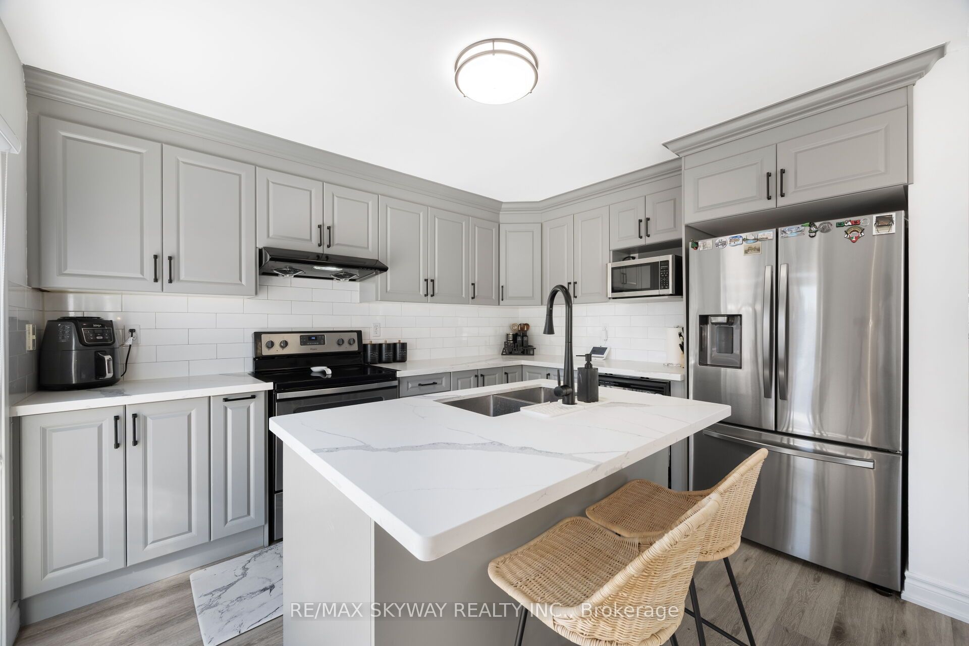 1570 Cartwright Cres Property Photo 20