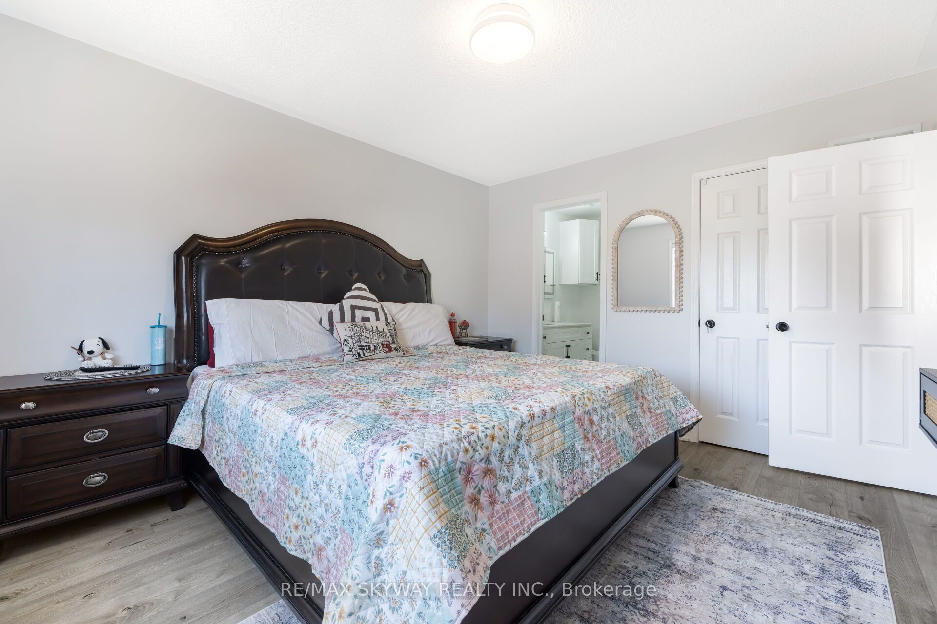 1570 Cartwright Cres Property Photo 27