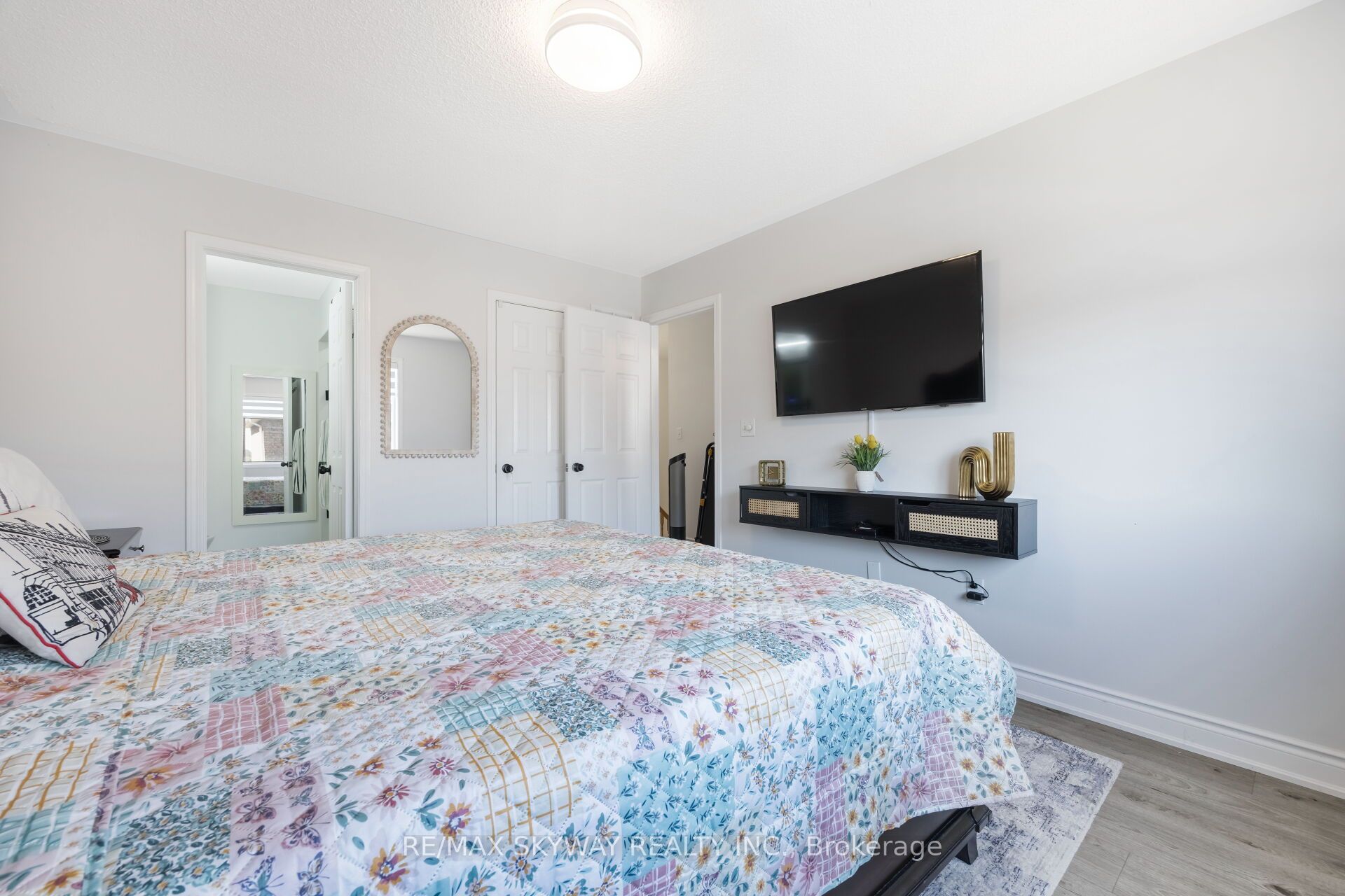 1570 Cartwright Cres Property Photo 28