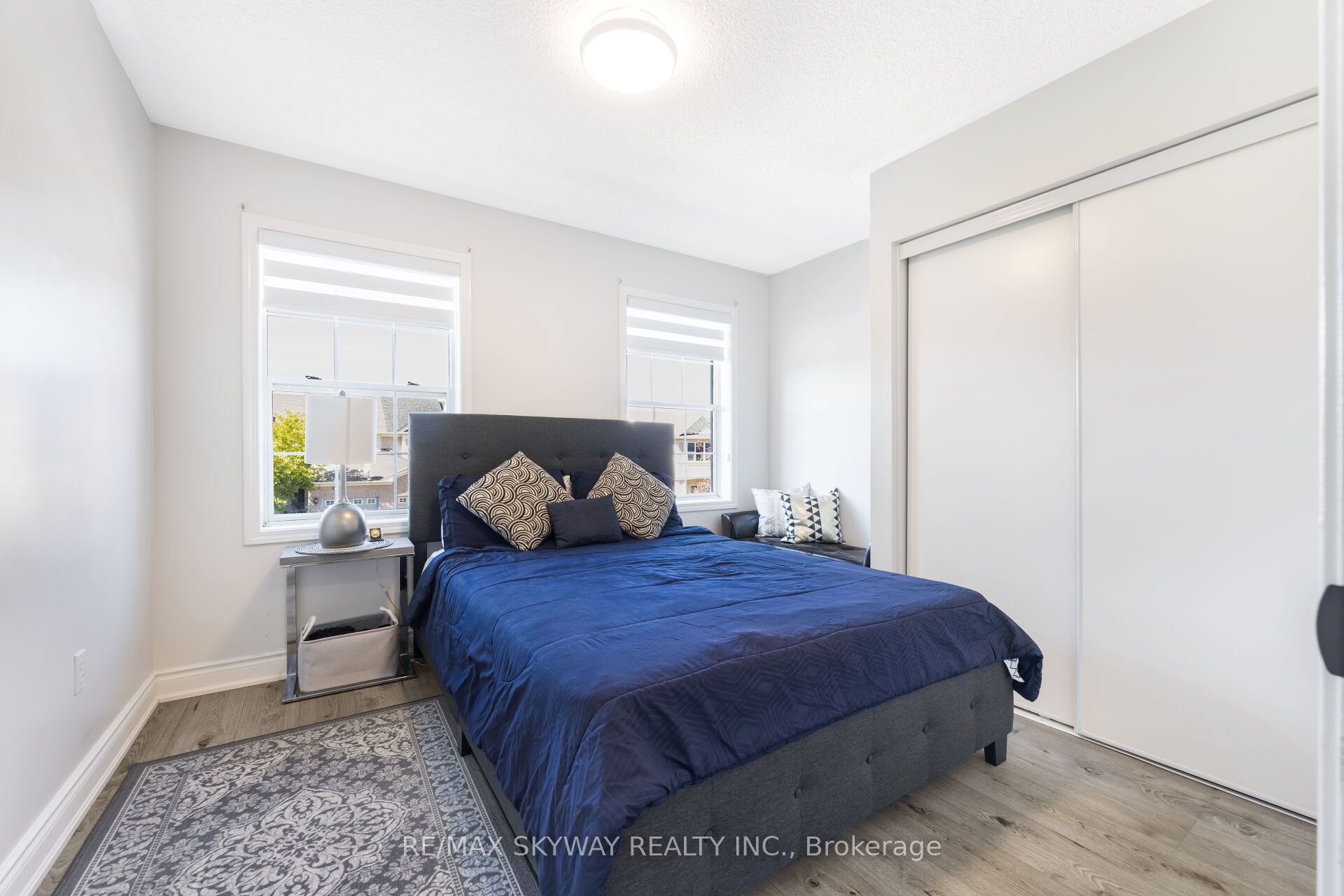 1570 Cartwright Cres Property Photo 32