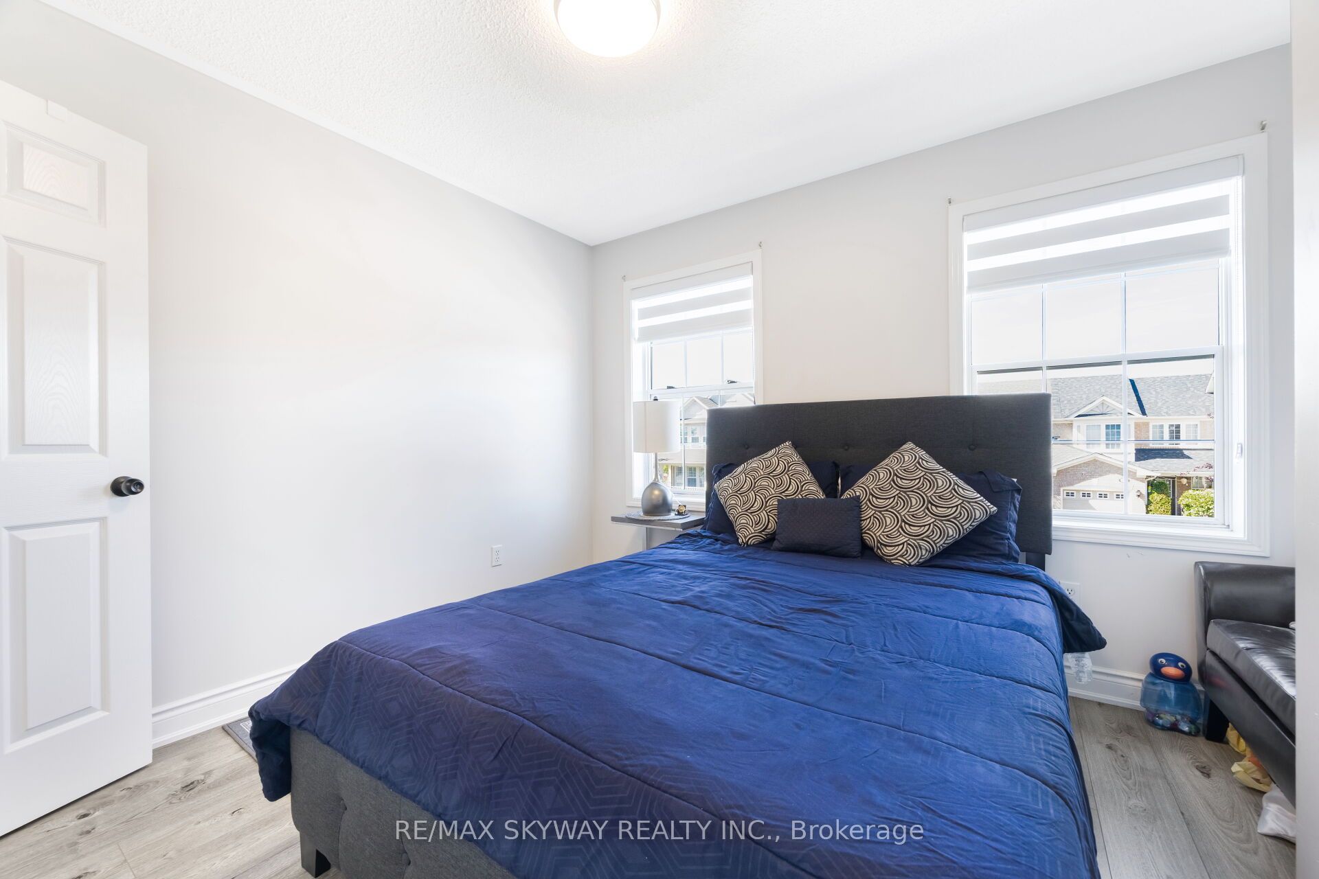 1570 Cartwright Cres Property Photo 33