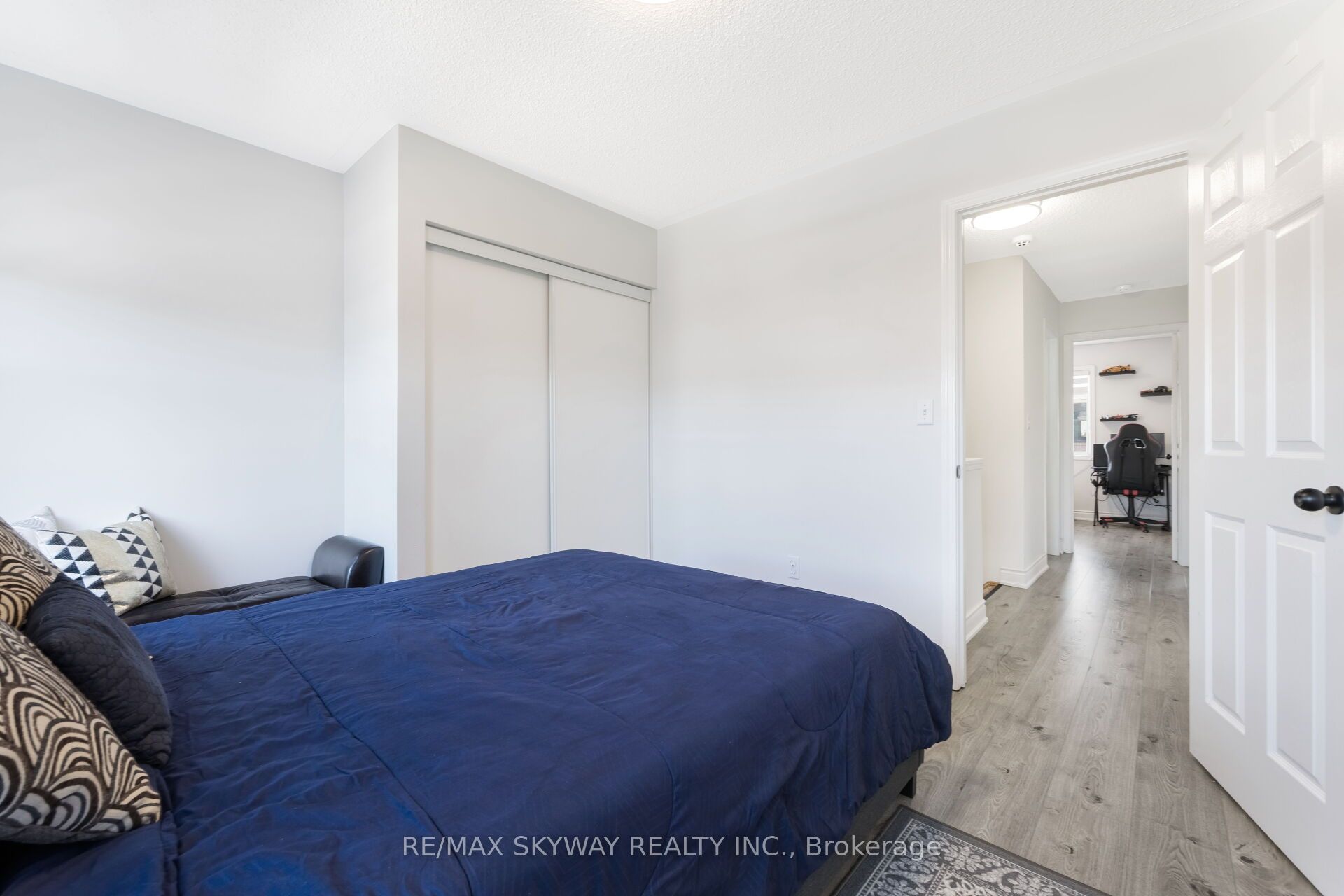 1570 Cartwright Cres Property Photo 34