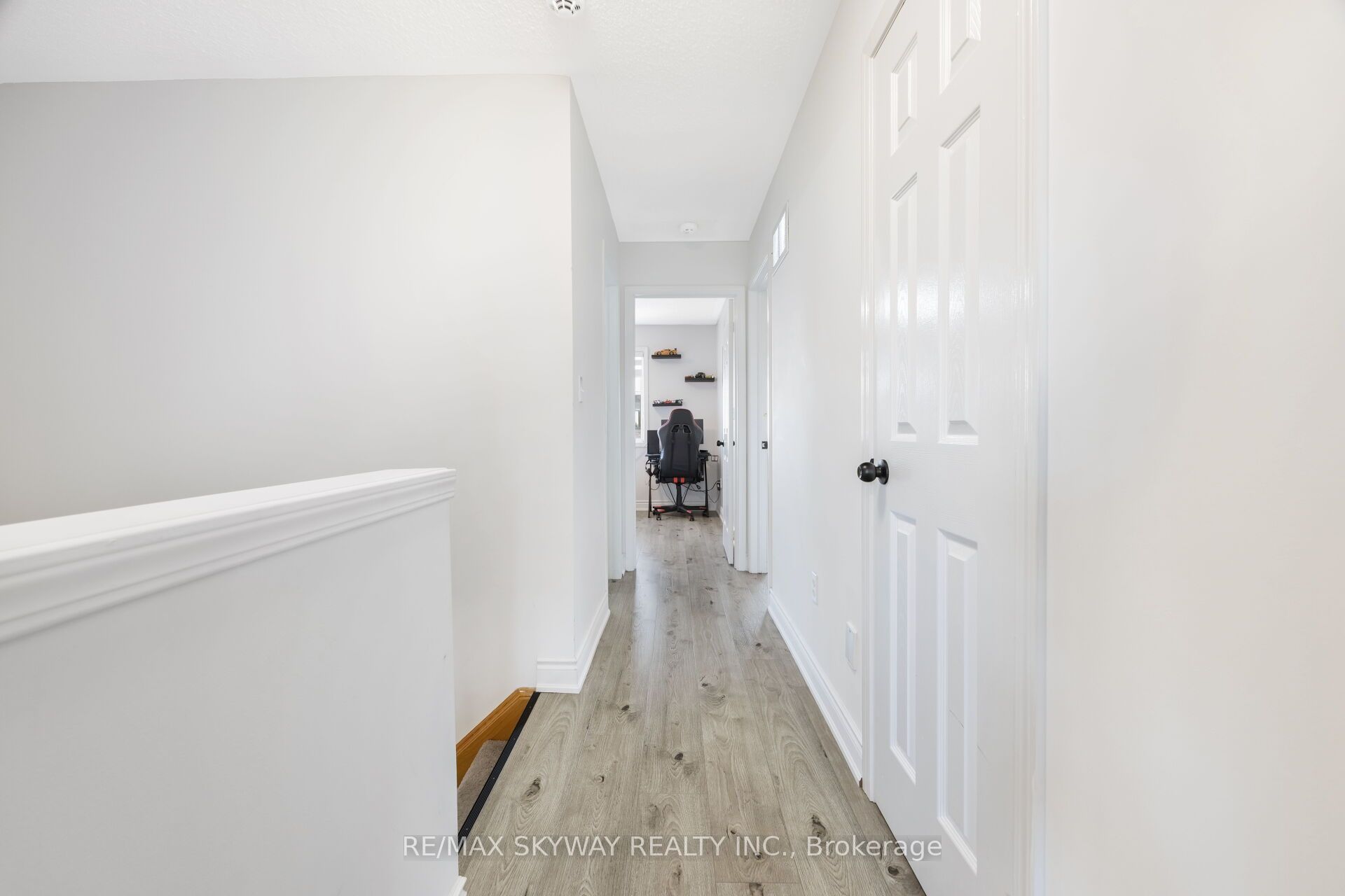 1570 Cartwright Cres Property Photo 35