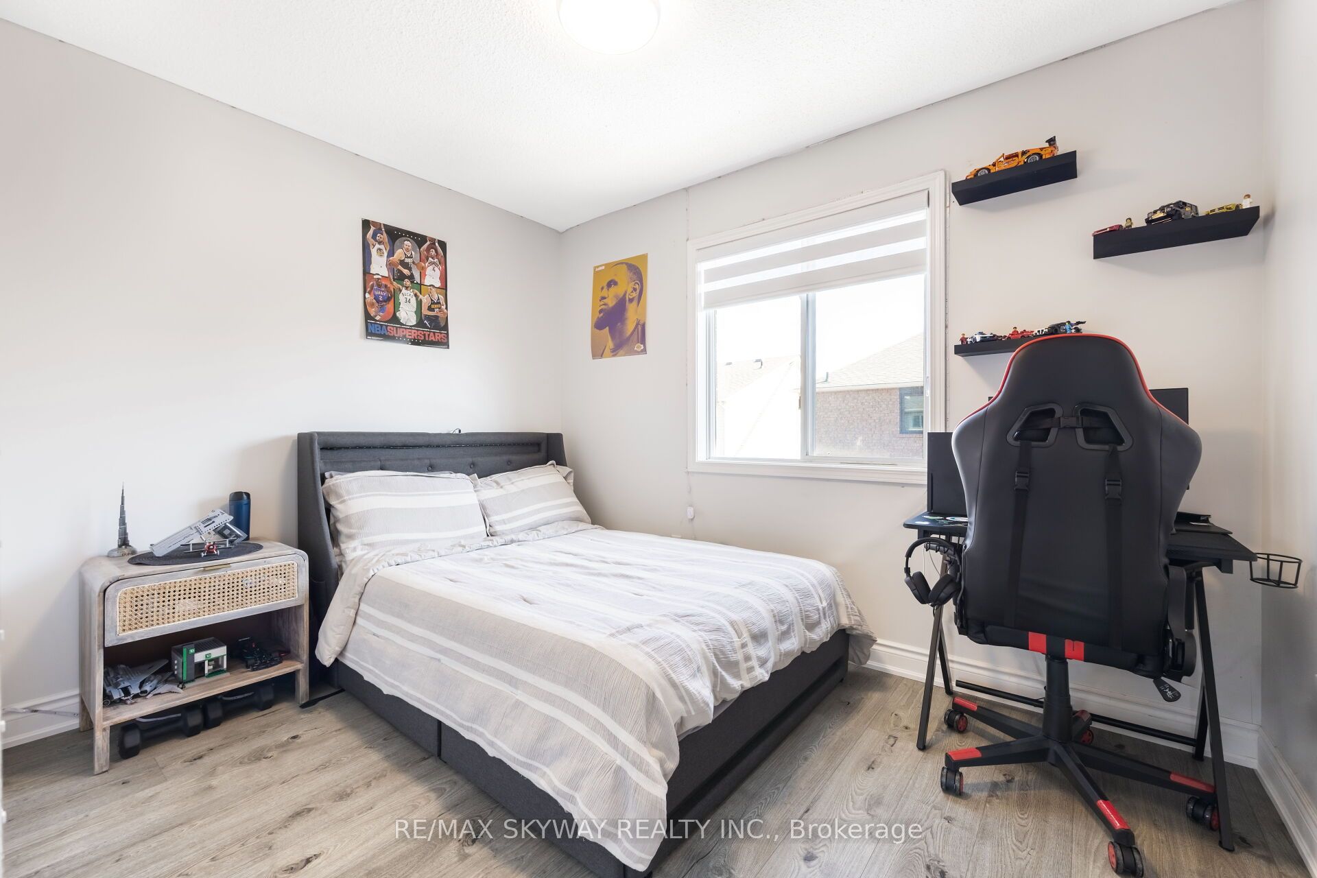 1570 Cartwright Cres Property Photo 36