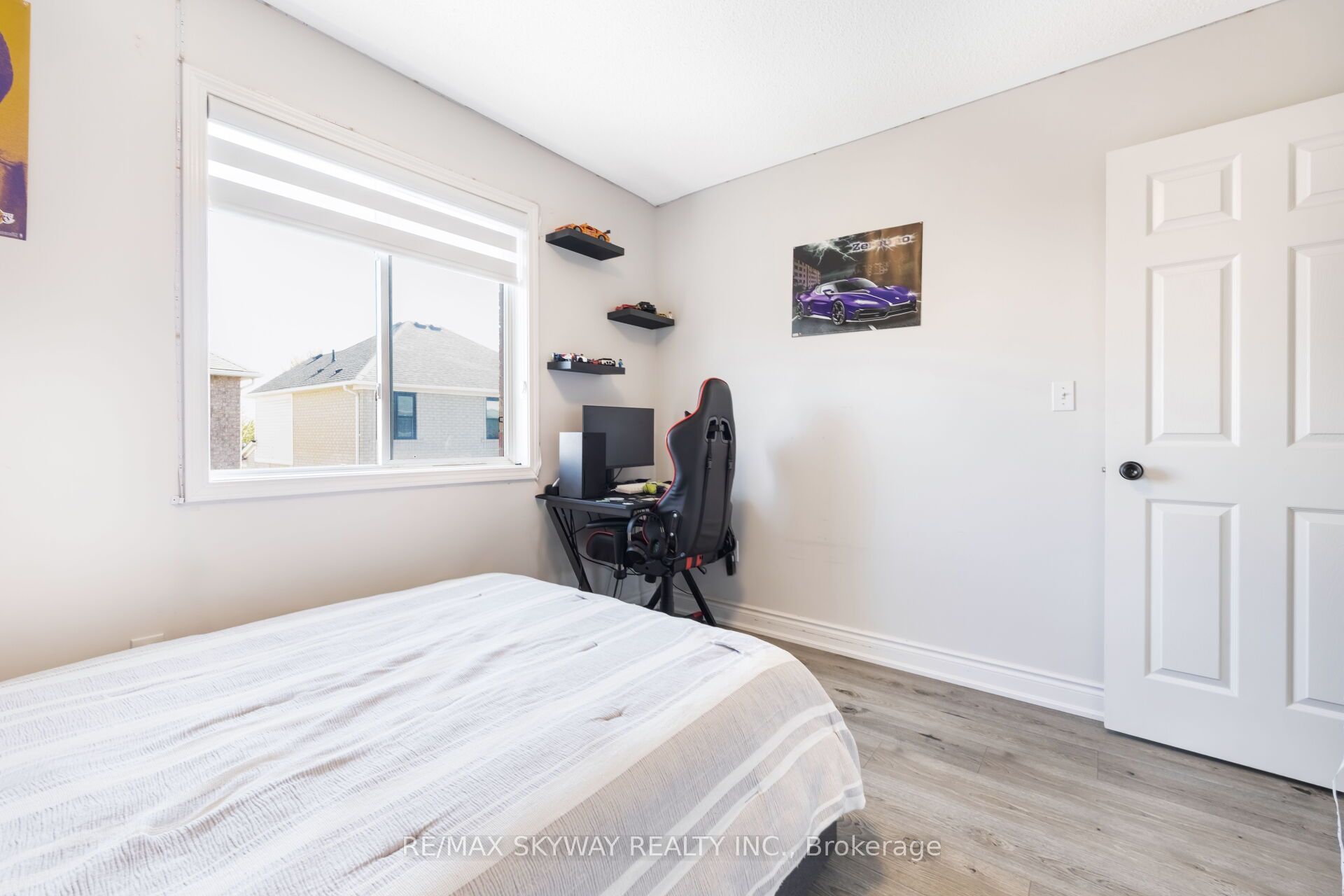 1570 Cartwright Cres Property Photo 37