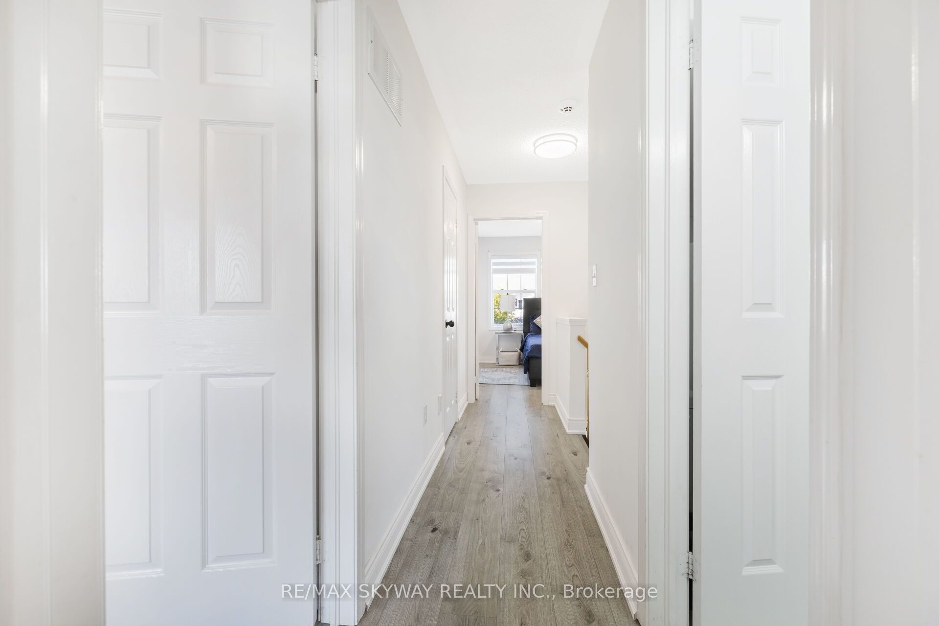 1570 Cartwright Cres Property Photo 38