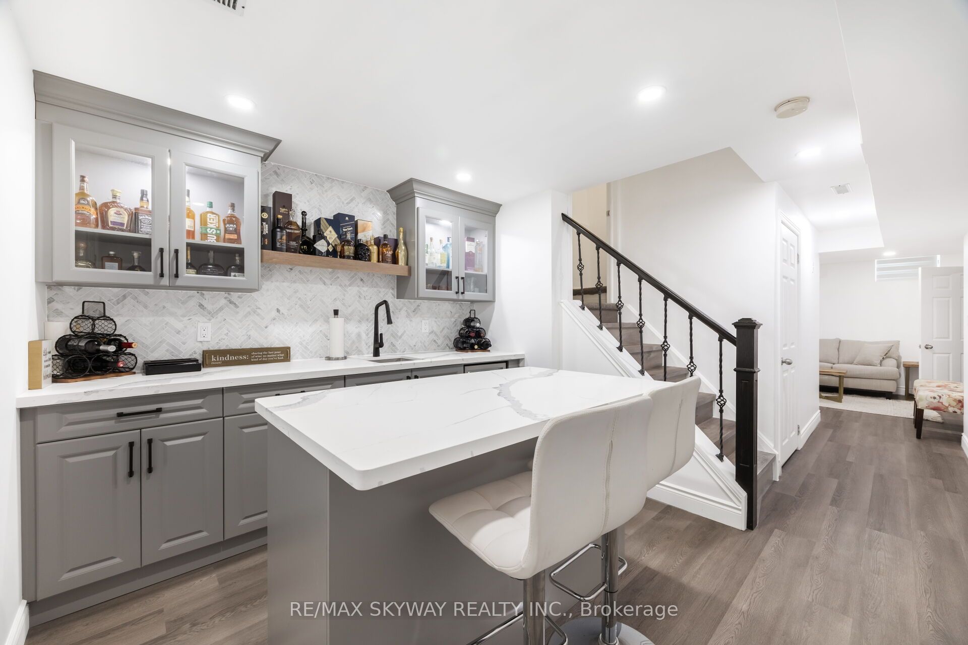 1570 Cartwright Cres Property Photo 41