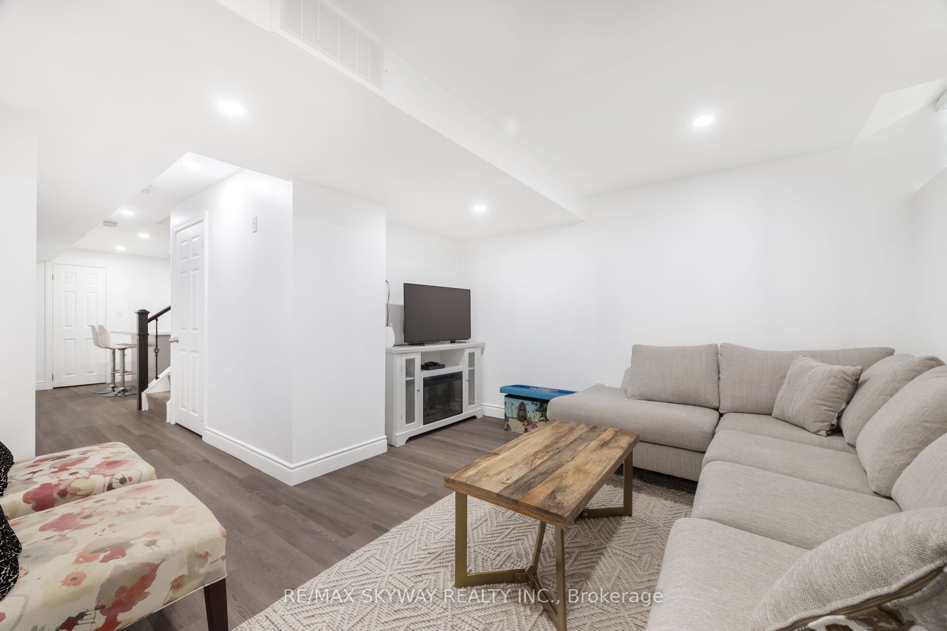 1570 Cartwright Cres Property Photo 42