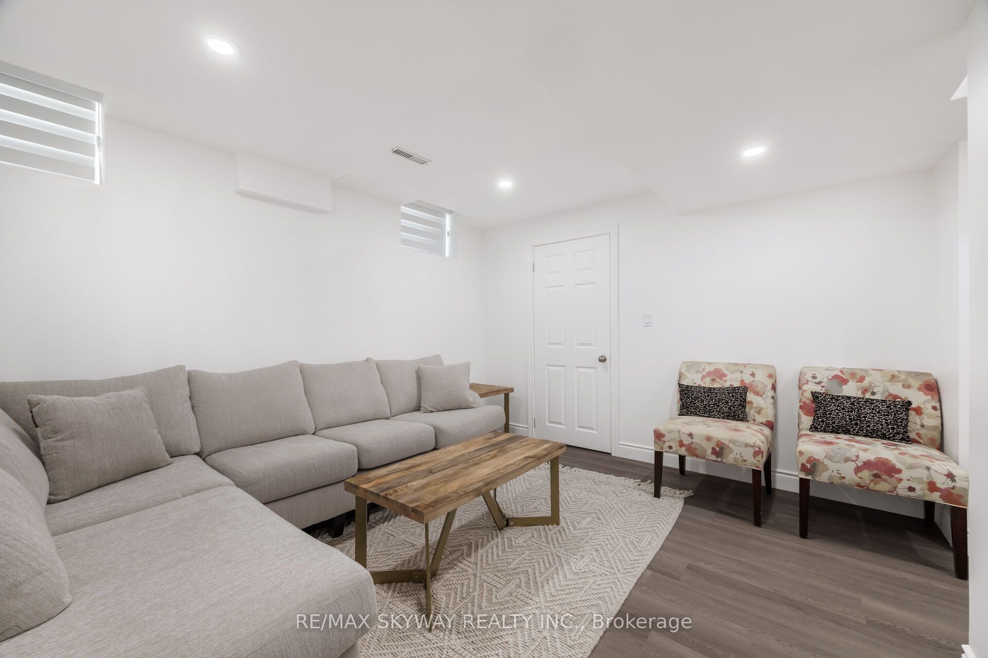 1570 Cartwright Cres Property Photo 43