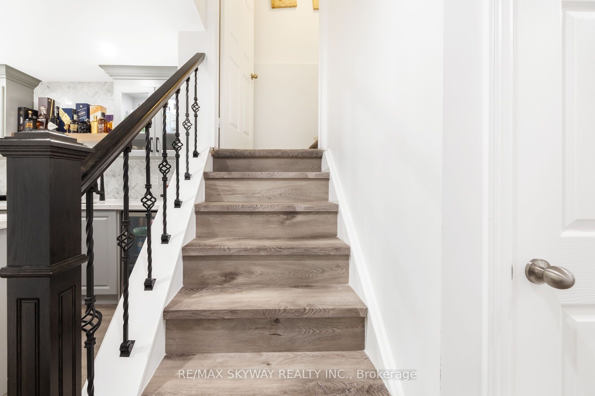 1570 Cartwright Cres Property Photo 45