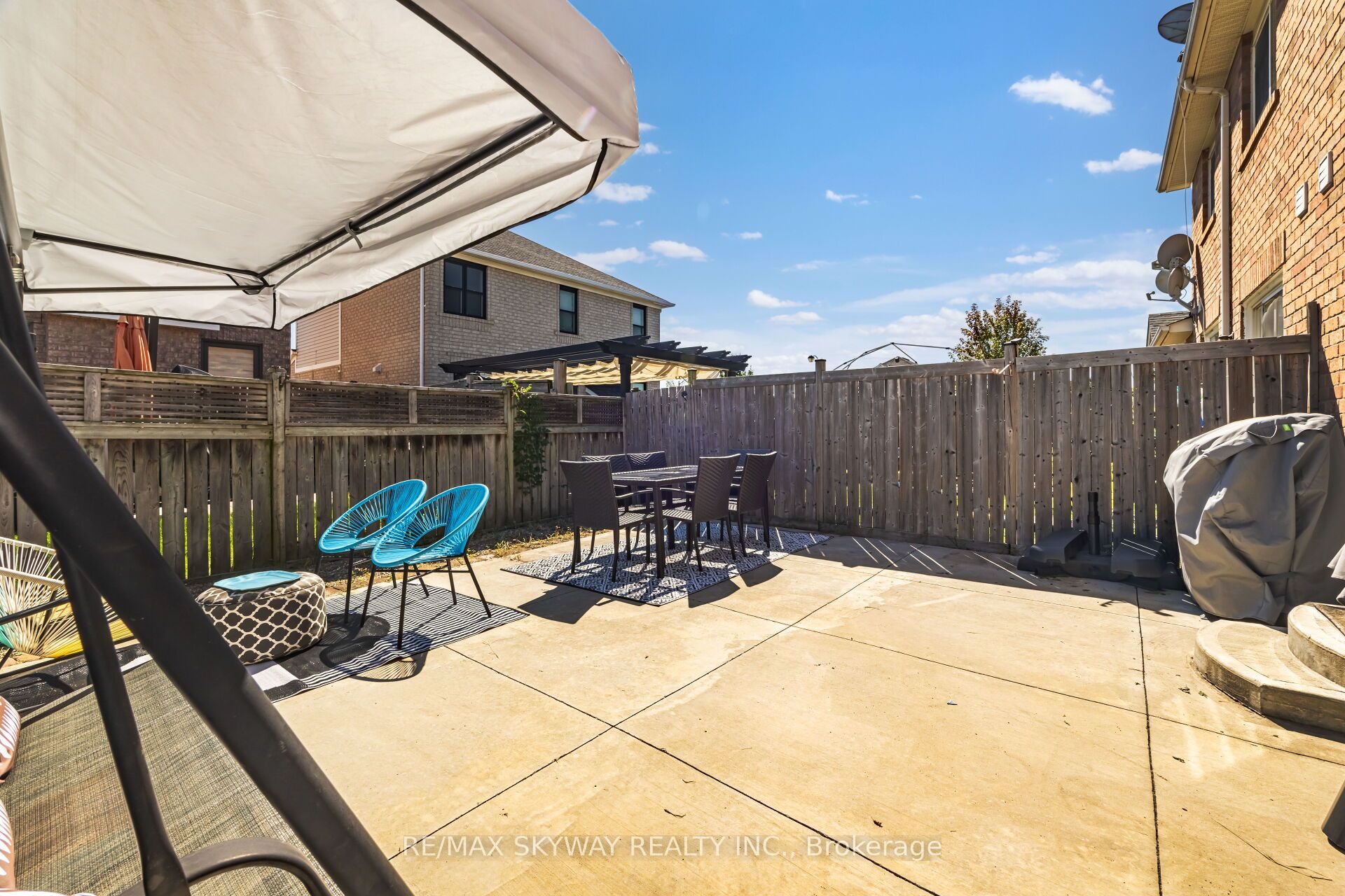 1570 Cartwright Cres Property Photo 47