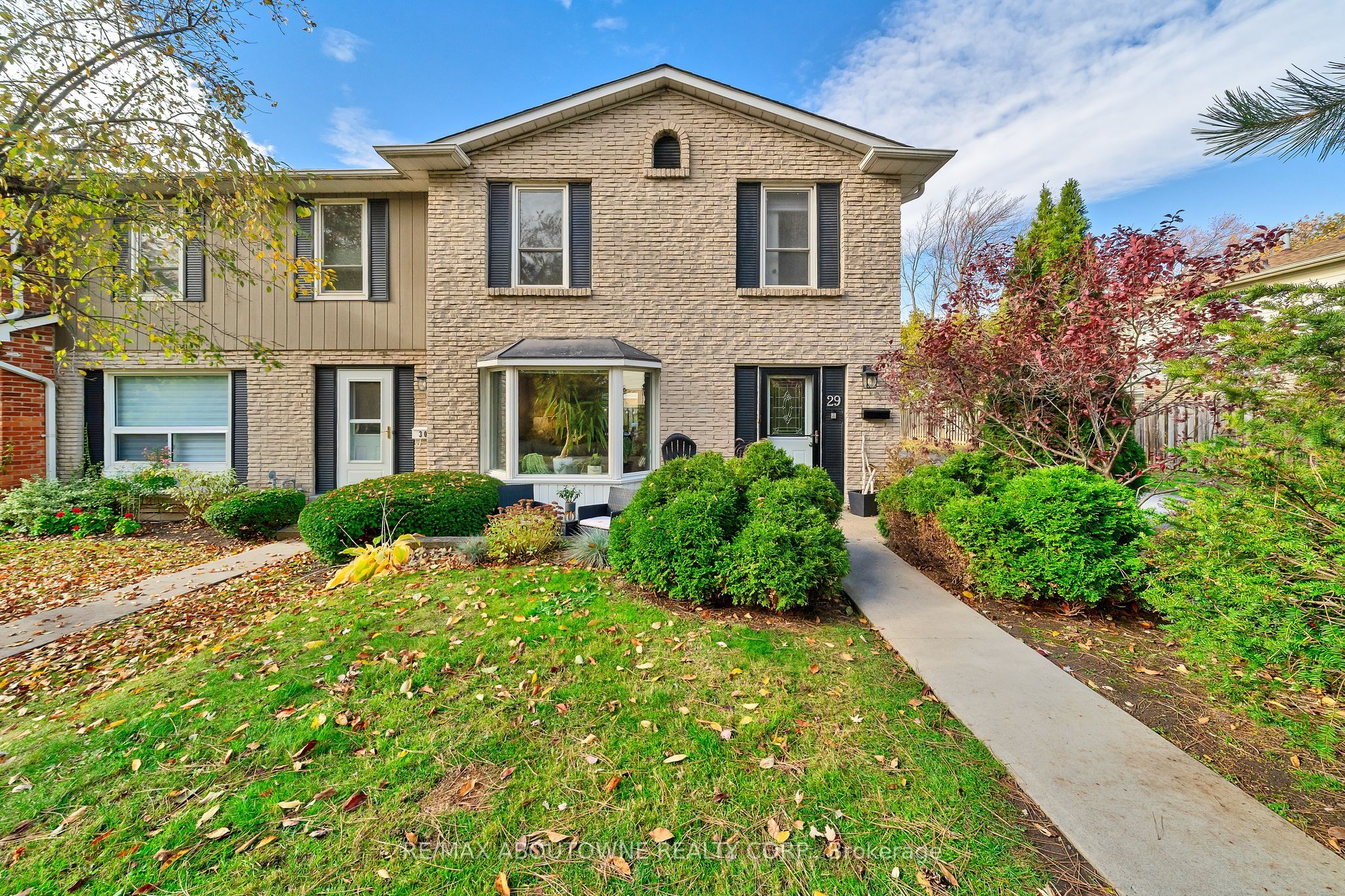 5475 Lakeshore Road 29 Property Photo 2