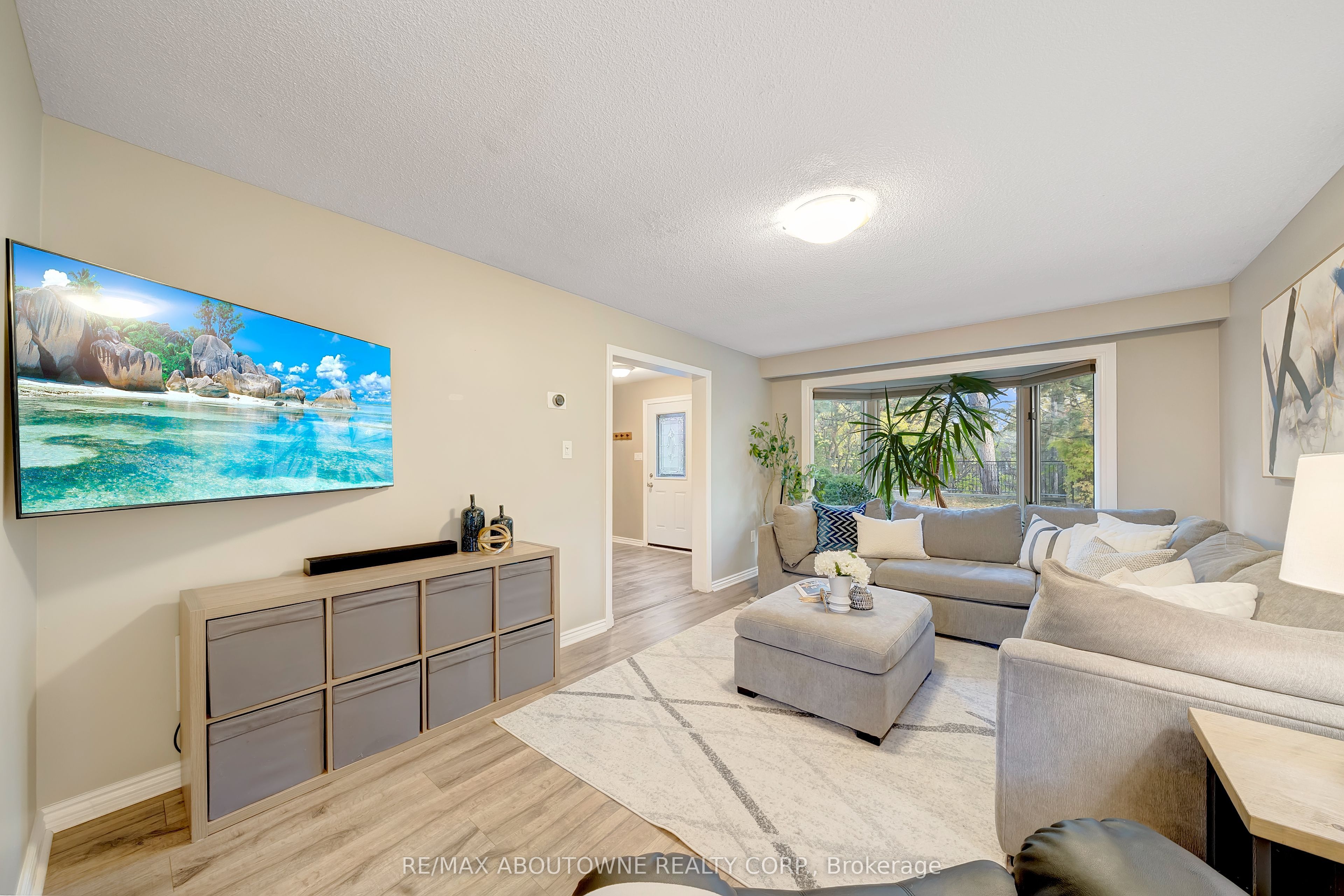 5475 Lakeshore Road 29 Property Photo 5