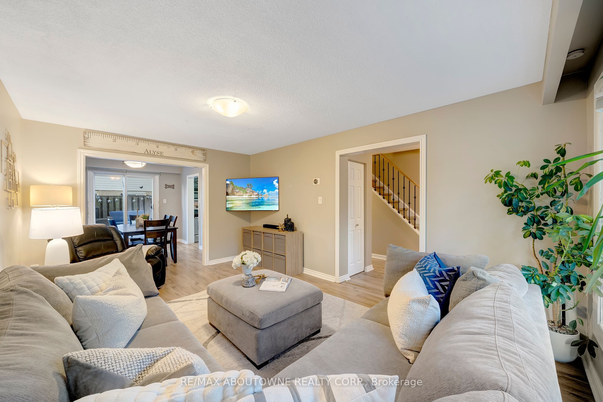 5475 Lakeshore Road 29 Property Photo 6