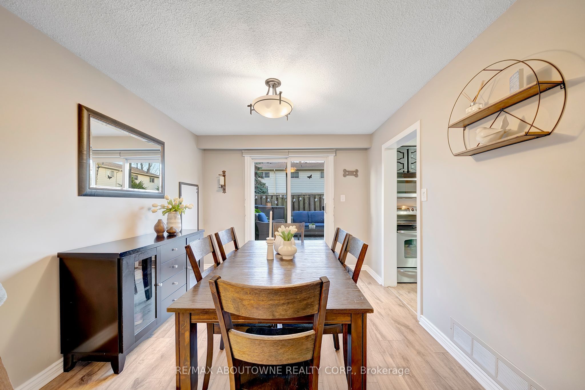 5475 Lakeshore Road 29 Property Photo 7