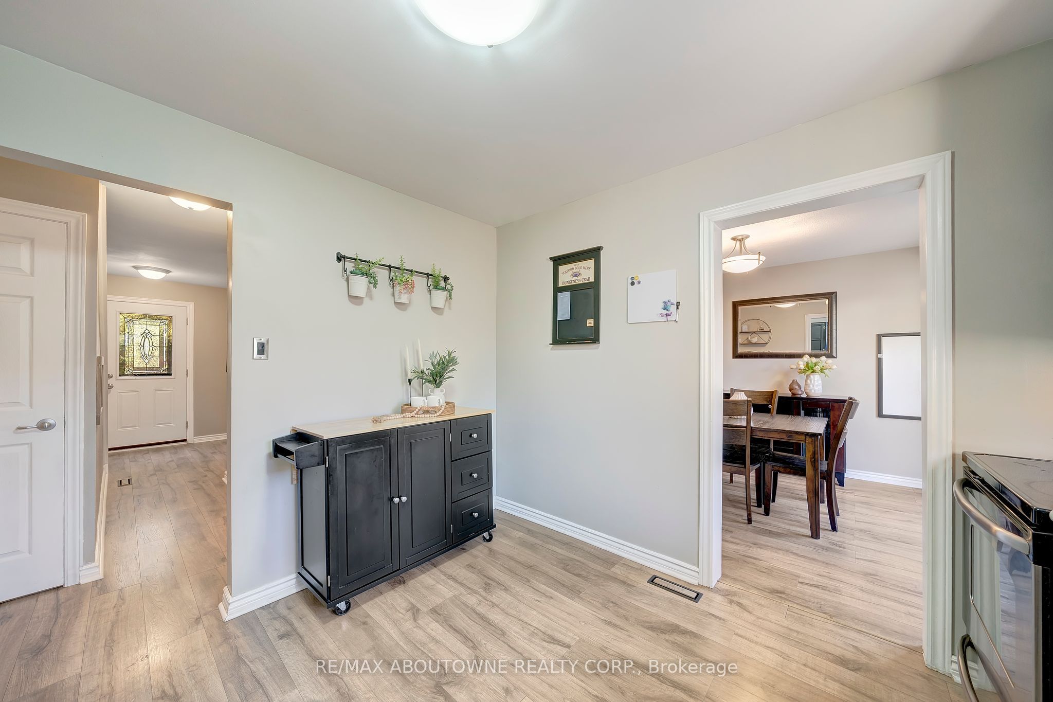 5475 Lakeshore Road 29 Property Photo 10