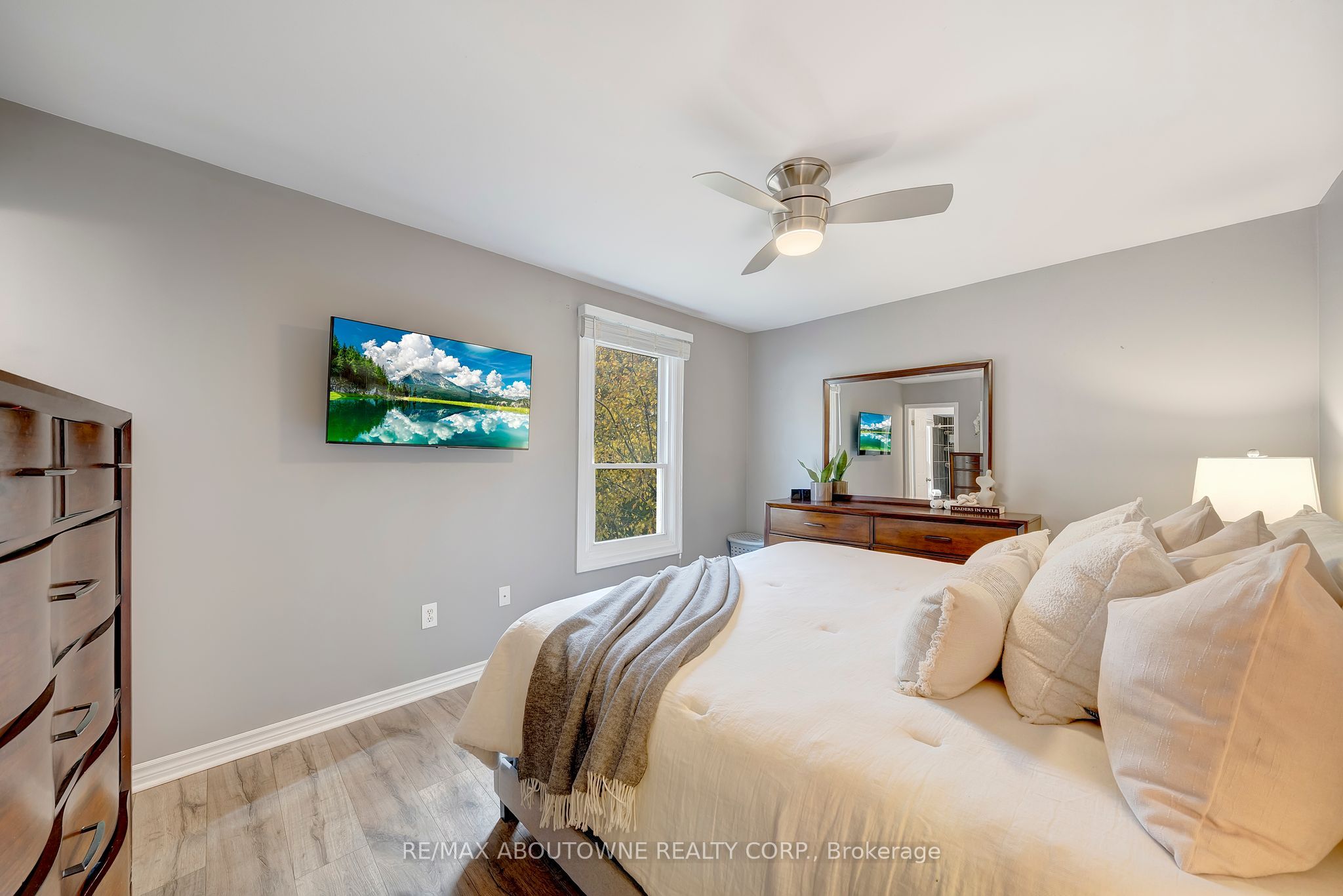 5475 Lakeshore Road 29 Property Photo 13