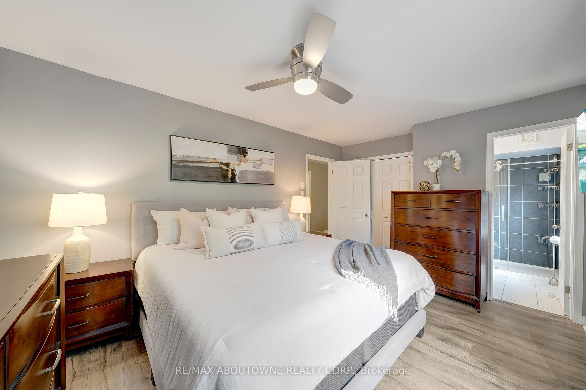 5475 Lakeshore Road 29 Property Photo 14