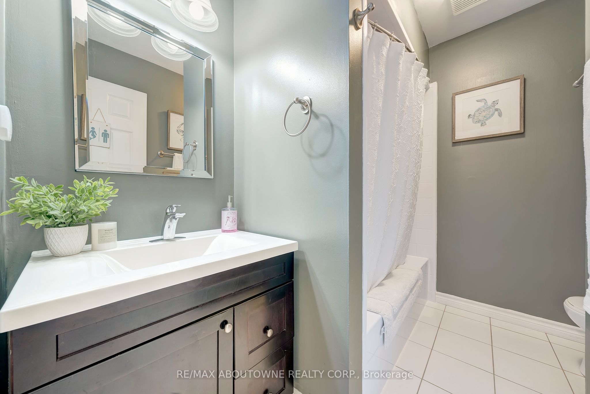 5475 Lakeshore Road 29 Property Photo 18