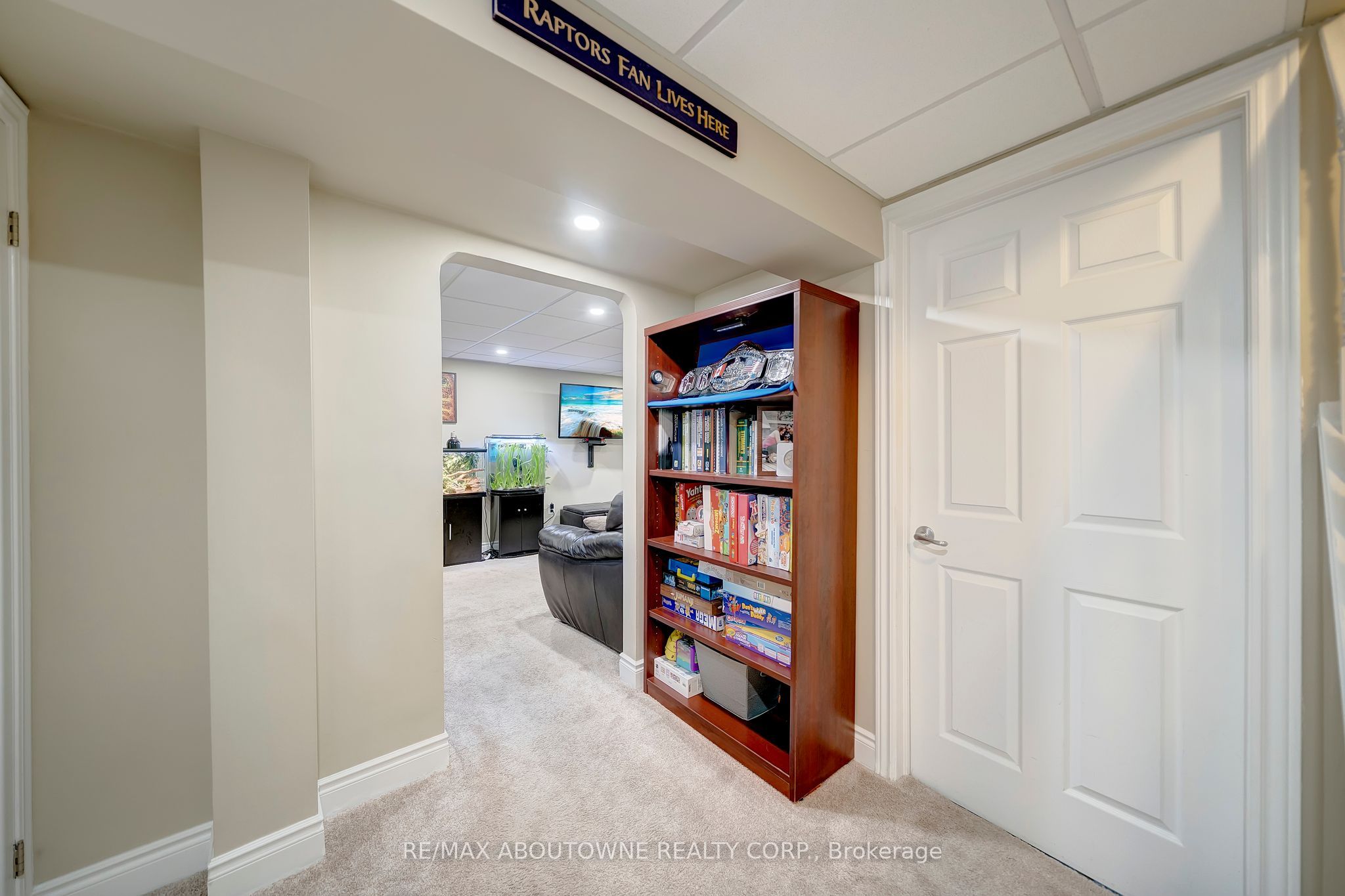 5475 Lakeshore Road 29 Property Photo 19