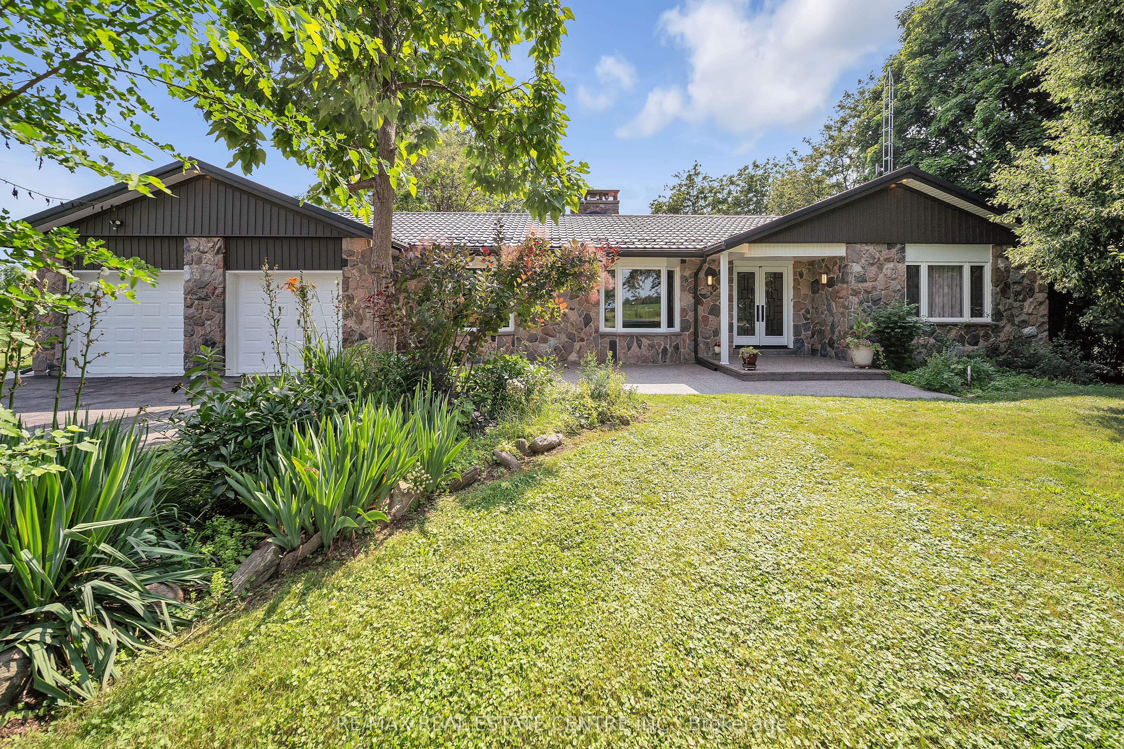 8438 9 Line Property Photo 1