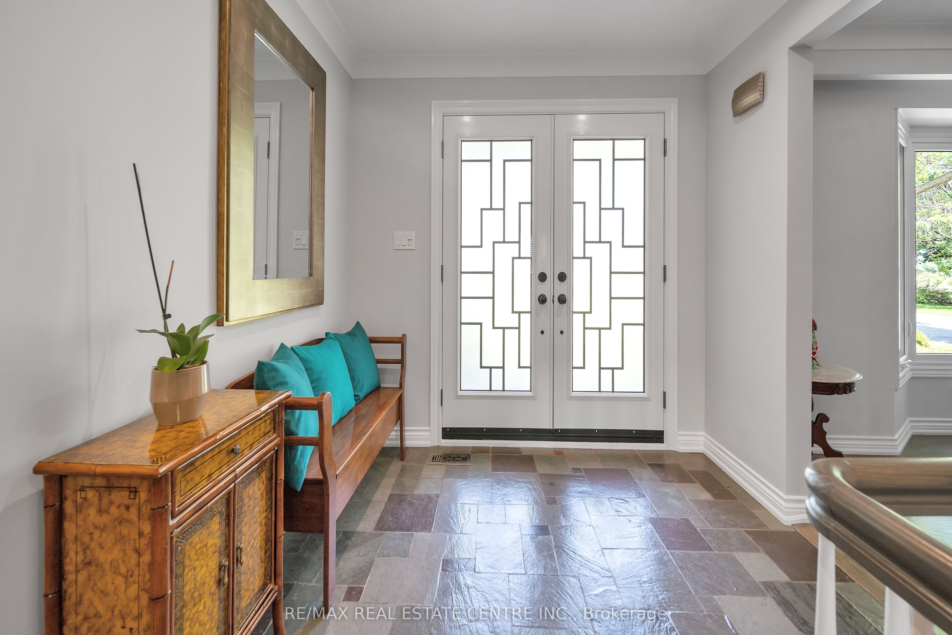 8438 9 Line Property Photo 4