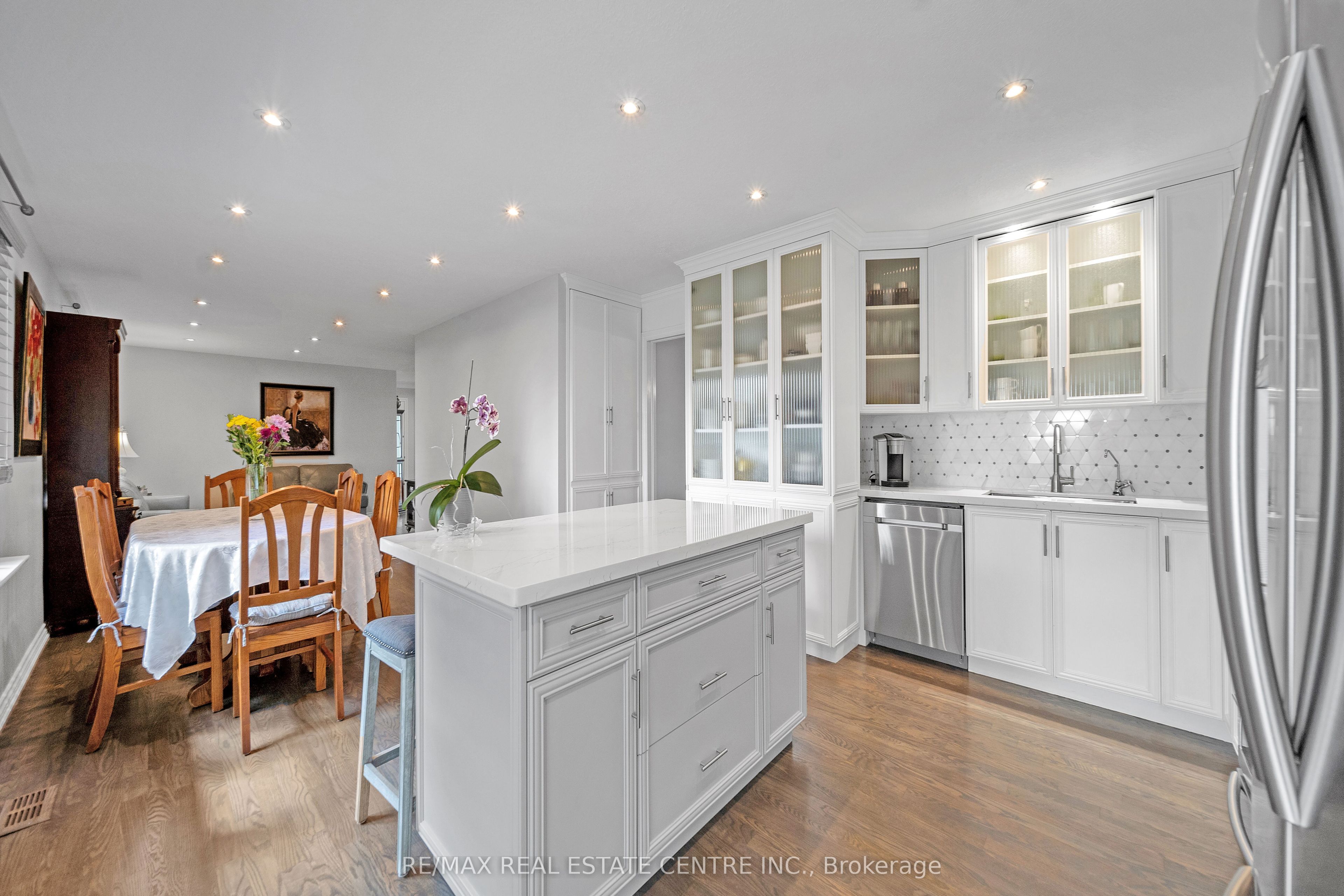 8438 9 Line Property Photo 13