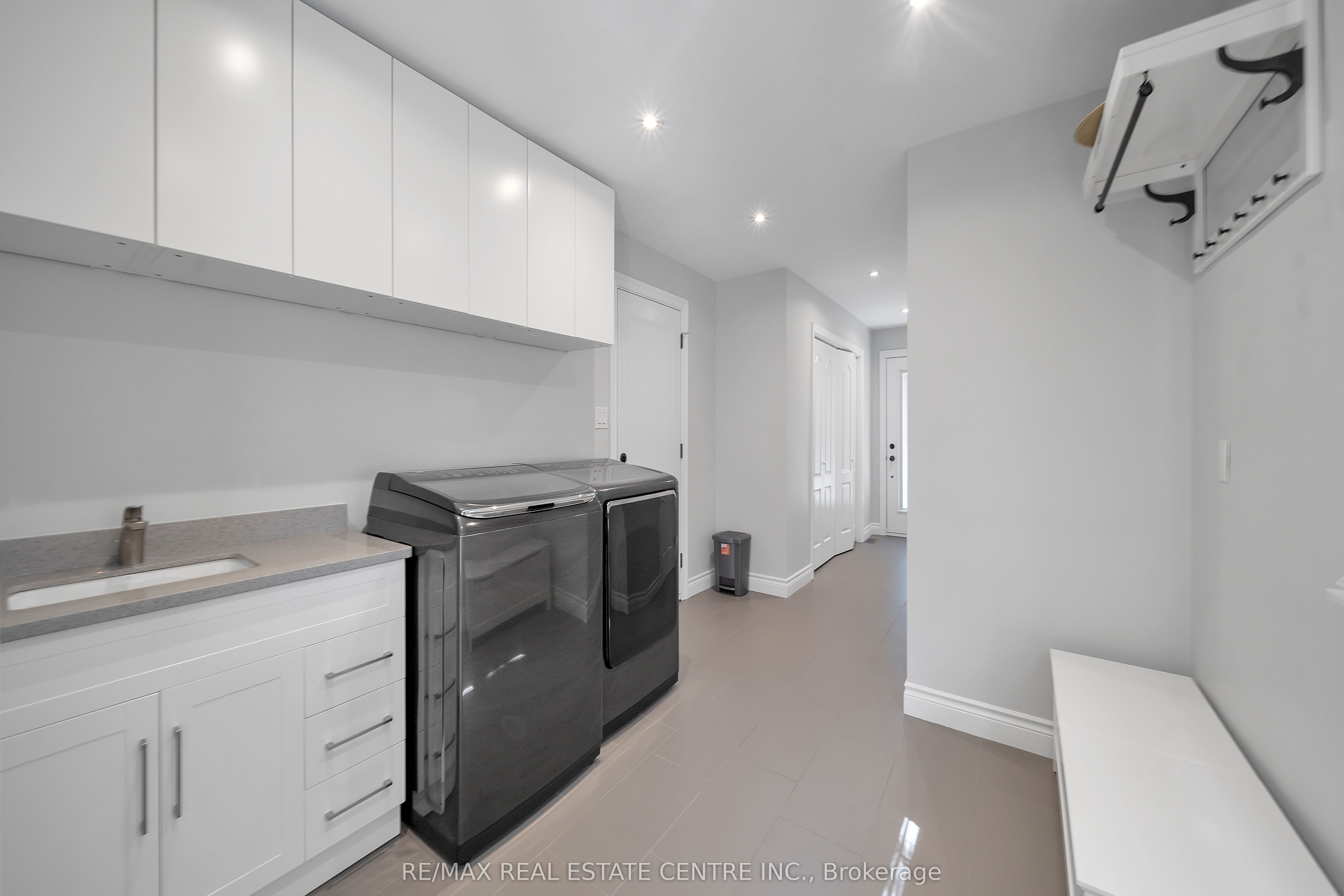 8438 9 Line Property Photo 18