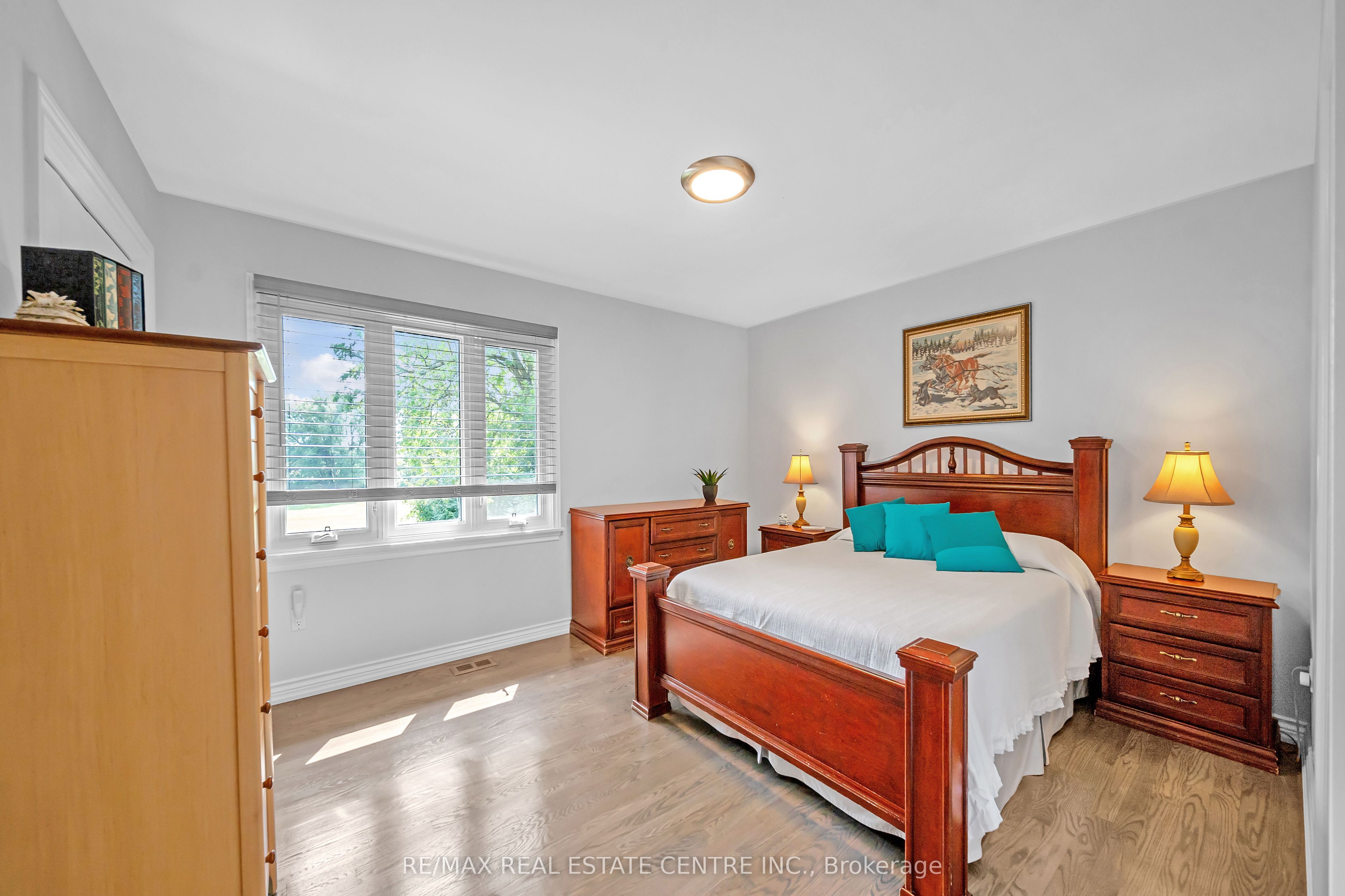 8438 9 Line Property Photo 20