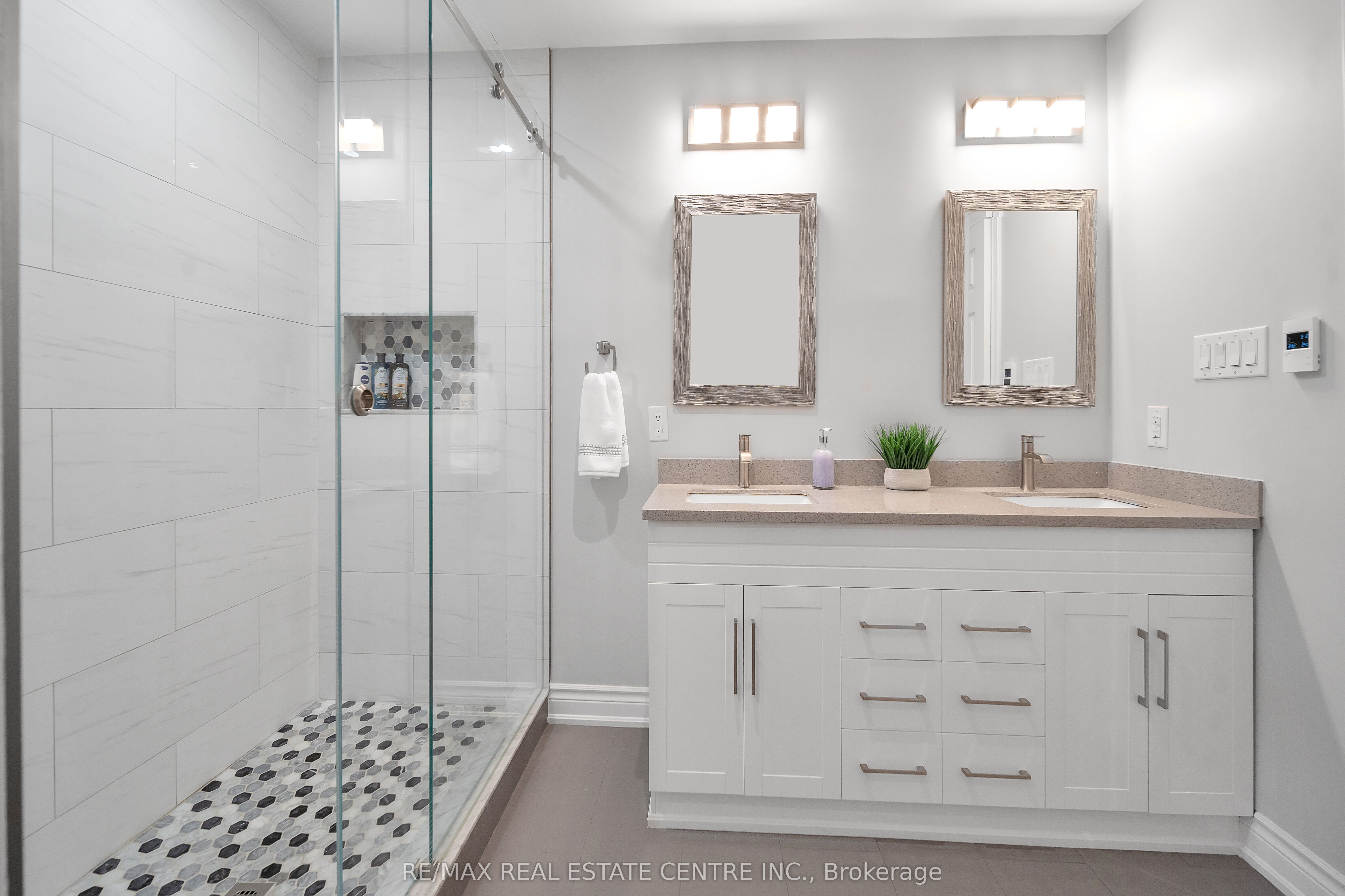 8438 9 Line Property Photo 21