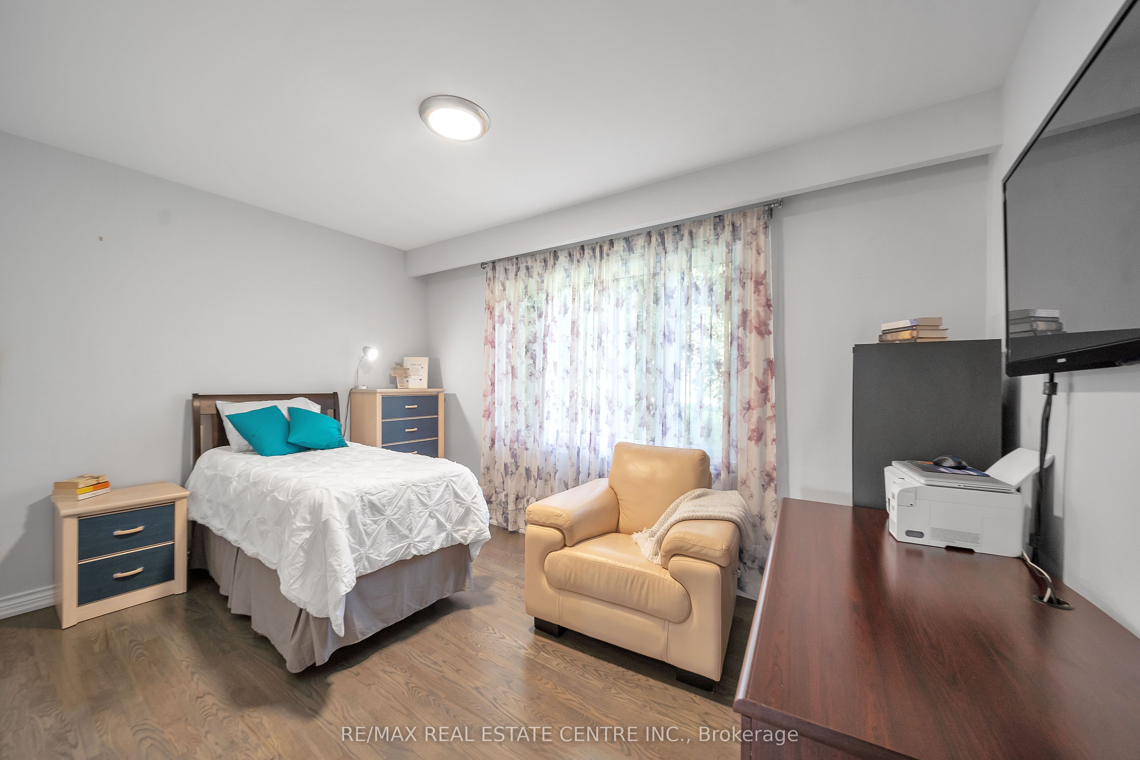 8438 9 Line Property Photo 23