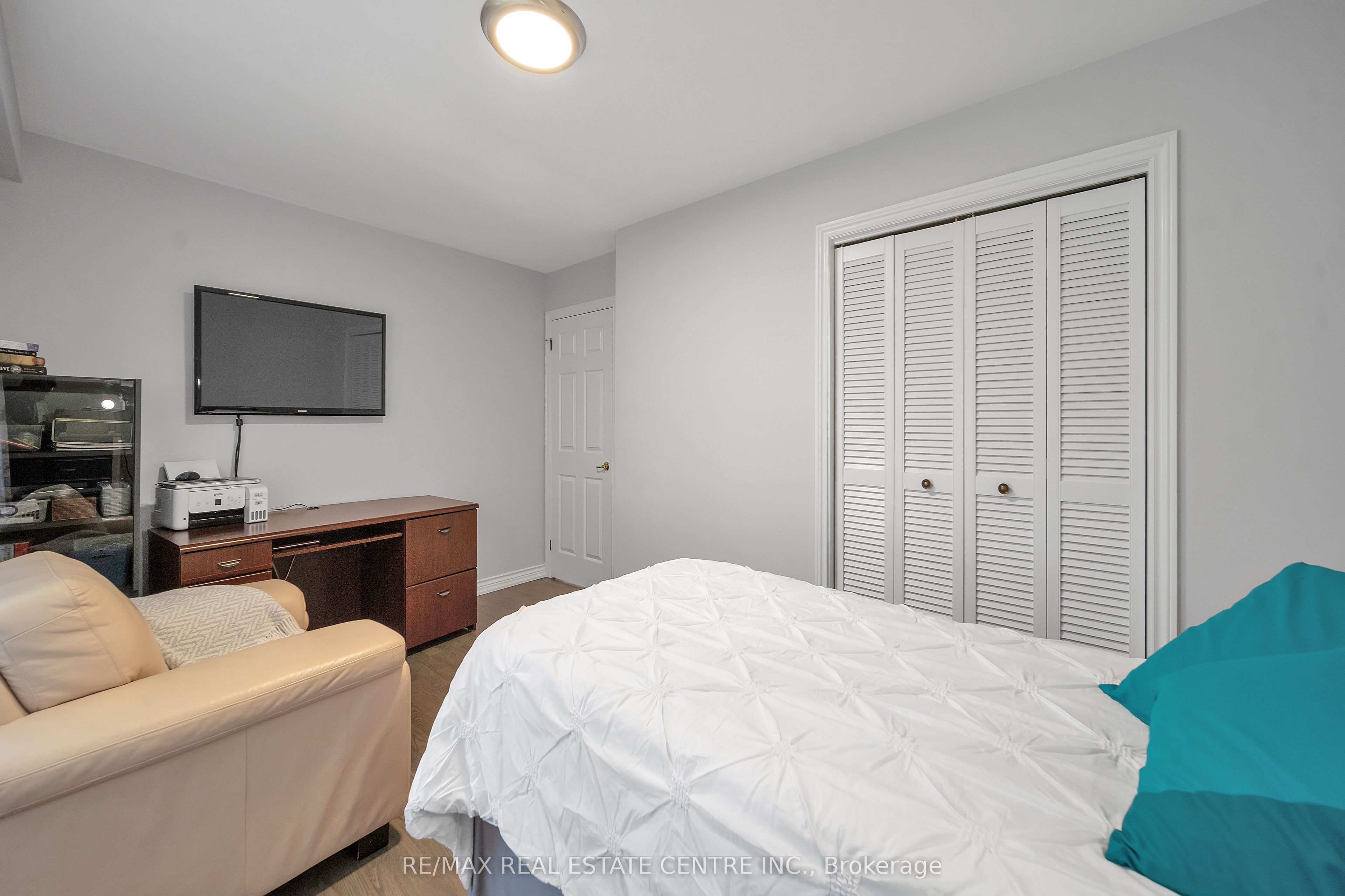 8438 9 Line Property Photo 24