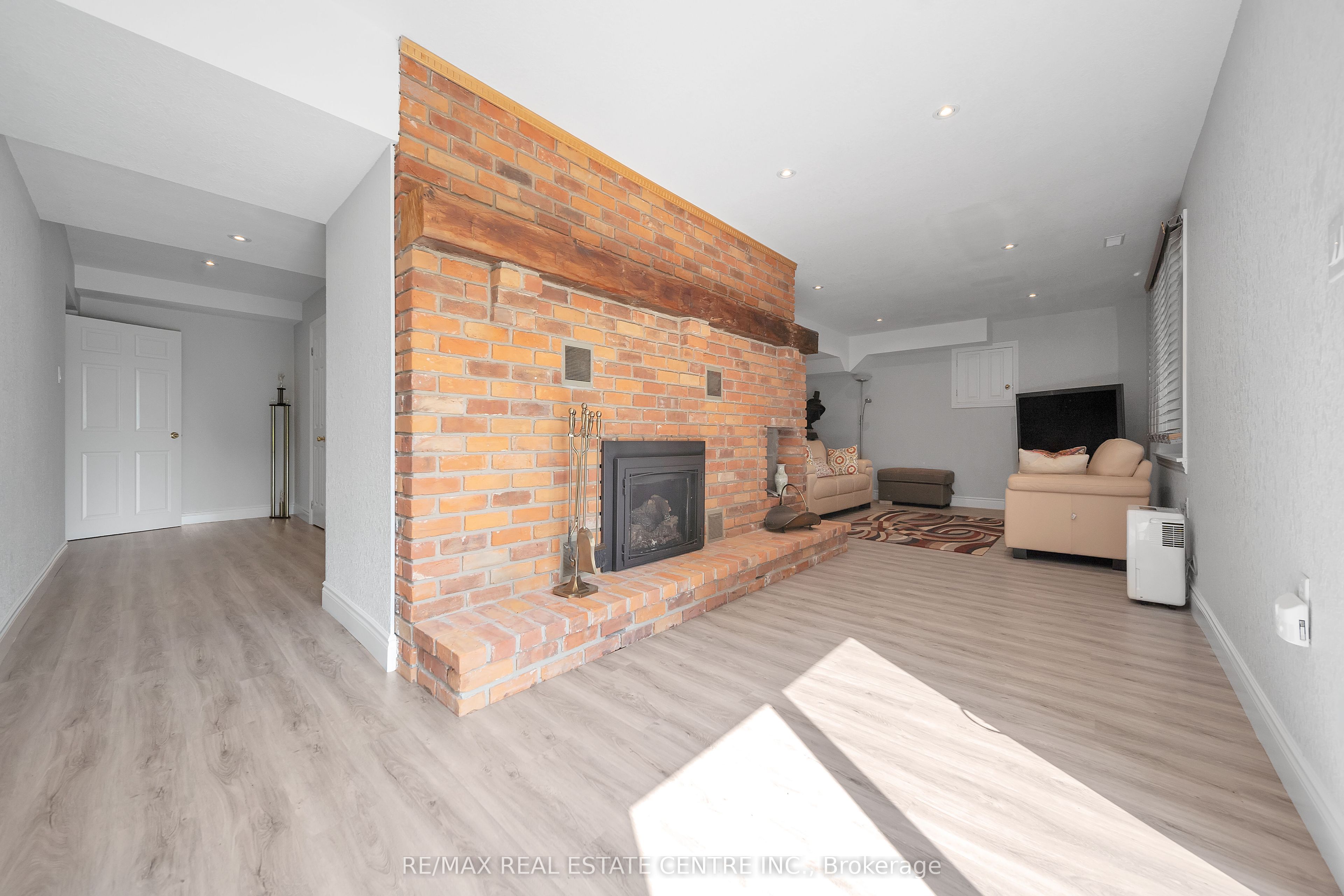 8438 9 Line Property Photo 26